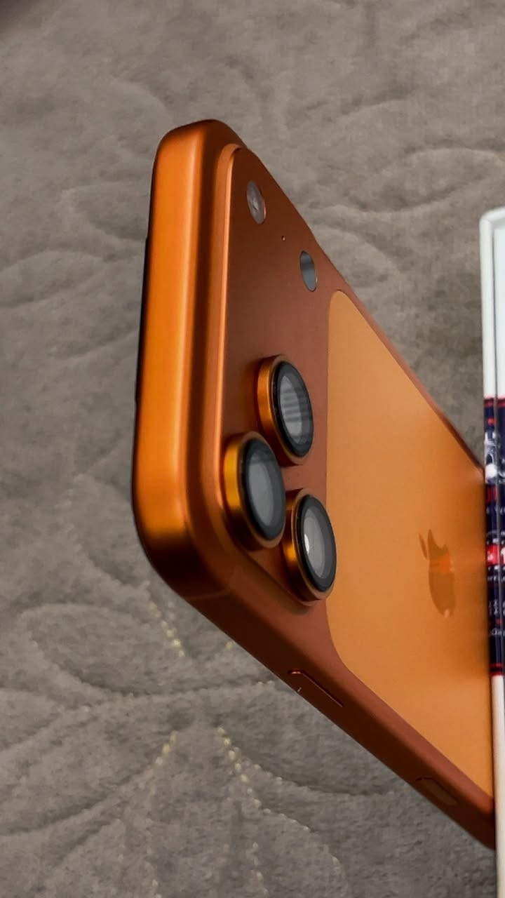 السلام عليكم
17 برو ماكس 256  برتقالي شرق اوسط 
عالم القلعه  بطاريته 100 
نظافته 100   ملحقاته كامله مشحون 40 مره سعره 2100  قفل مكاني بغداد *********** واتس
