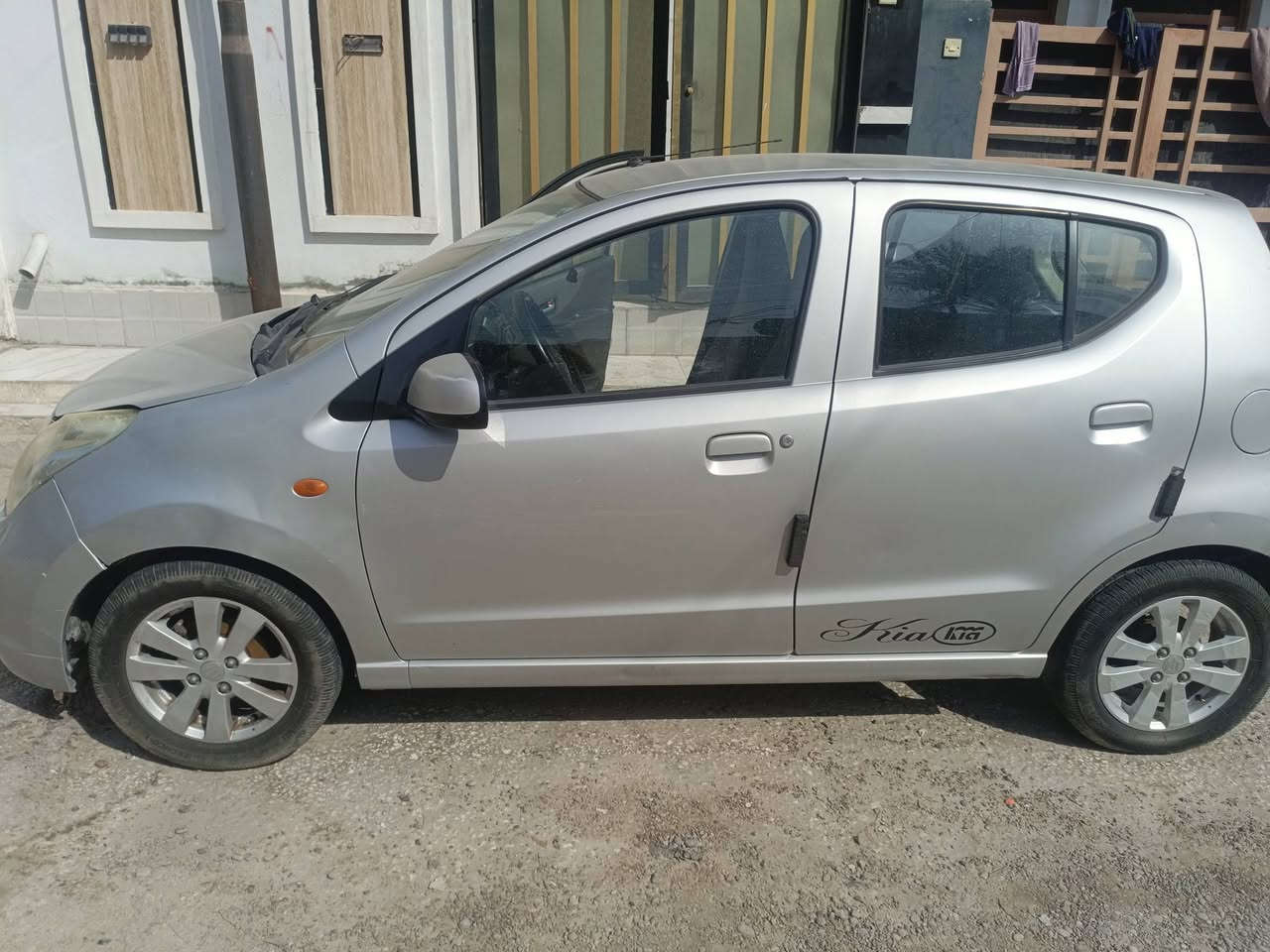 للبيع سيارة سوزوكي سلريو موديل 2014 
السيارة ماشية 150 الف 
مكفول كير ومحرك
محرك 1300
رقم اربيل الدولي 
تريد وكالة تريد تحويل عندي وكالة 
تحتاج صدر تبديل وبعض الملاحظات 
السيارة بدون زنجار ولاخياس 
السعر 50 ورقة 
المكان بغداد الدورة 
0784 670 2898
