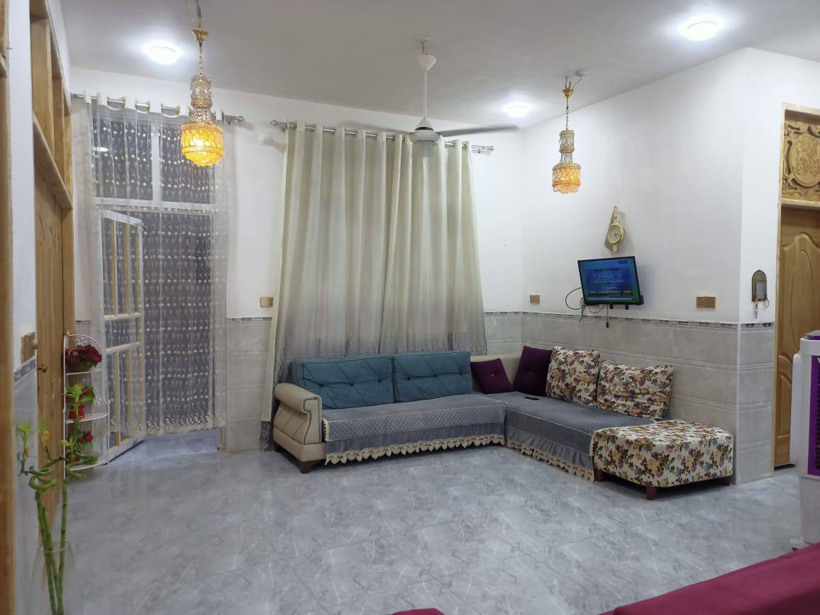 بيت للبيع

📍 الموقع: حلة / قرب سيطرة الآثار

▪️ المساحة: 300 متر

يتكون من:
• استقبال
• مطبخ
• هول
• غرفتين

السعر: 75 مليون فقط

للاستفسار:
***********
أبو ليث
