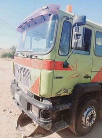 مان للبيع ماكينه غلق عادي مجموعه وربع من الاسد تنباع راسه عربانه علىم....