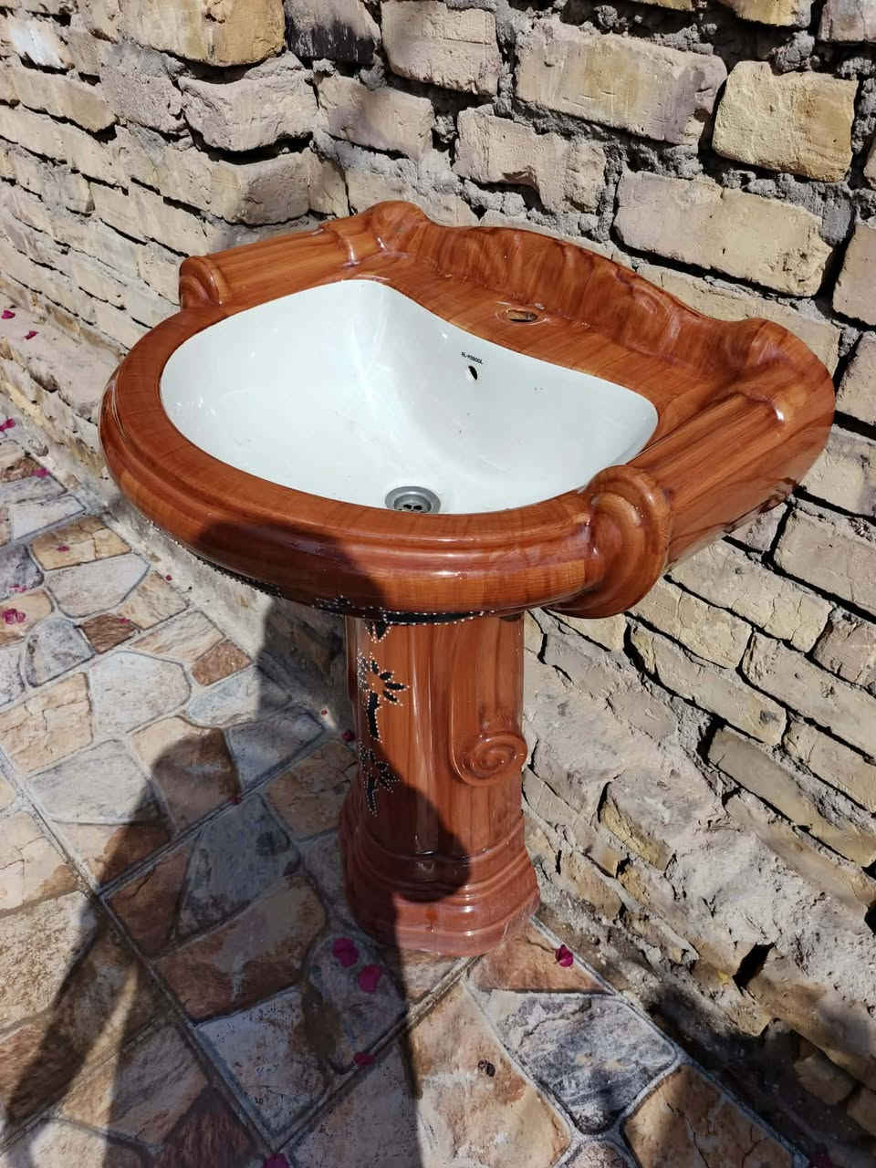 السلام عليكم 
مغسله للبيع  اخت الجديده نظافتها 100% 
ب 35 وبيها مجال  العنوان قرب فلكه ستين 
‏‪0782 228 0641‬‏
