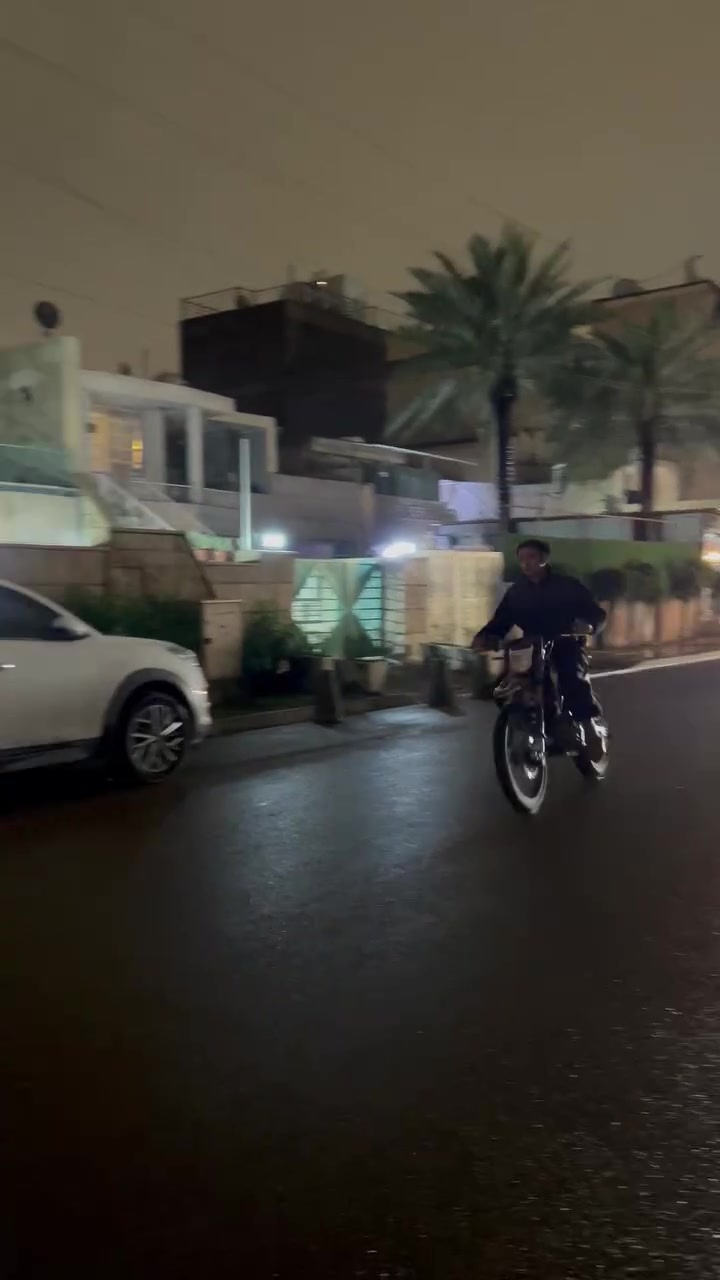 سلام عليكم قفاز crx300cc موديل 25 ماشي ٣٠٠٠ ودراجه نضيفه وحلوه وشلعه ومعدل صاروخ صارلها 4 اشهر عندي اخذتها زيرو مليون و750 الف رايد مليون 1300 وبيه مجال رقمي ***********
