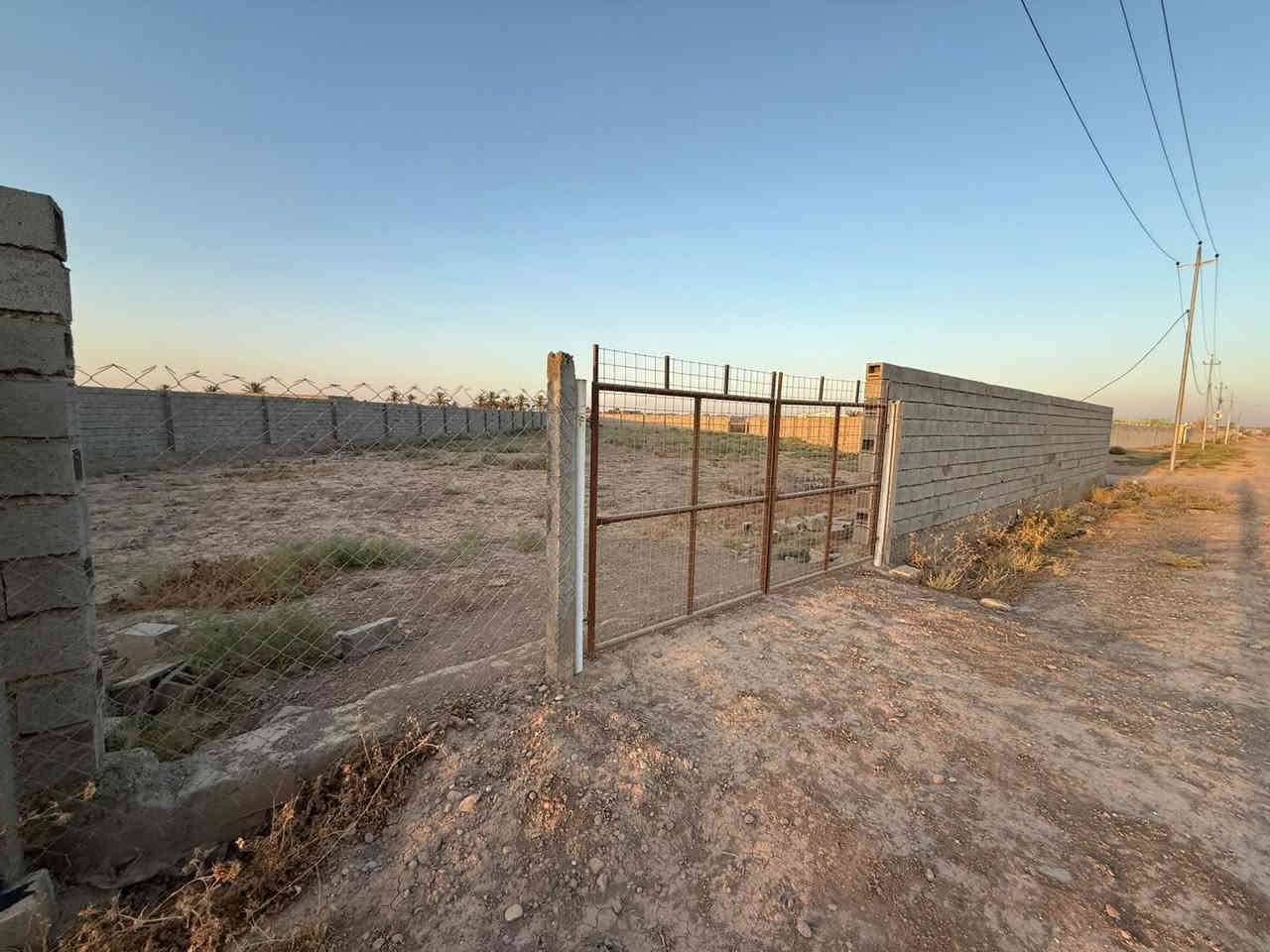 سلام عليكم
أرض زراعيه للبيع ركن 
الموقع صلاح الدين قضاء بلد مدخل ٣ على الشارع تبليط
تفاصيل الأرض
جنس عقار ملك طابو زراعي سند ٢٥
المساحه دونم و ١٠٠ متر او اكثر
الواجهه ٤٠ متر
مسيجه بالبلوك
للاستفسار الاتصال على الأرقام التاليه
***********
***********
او مراجعة مكتب التمار للعقار الواقع شارع المحطه محلات الحاج
