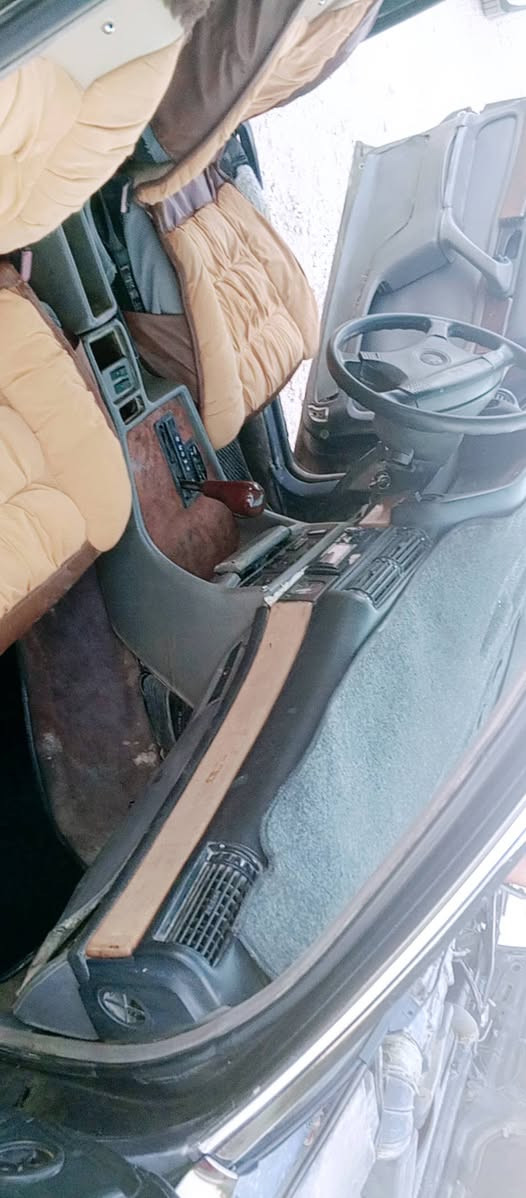 بي ام موديل 88رقم انبار تحويل مباشر صاحبها بطوريج مكينه بطه كير ومكينه مكفولات السياره مطلوبه غرامه ,4اوراق تنزل من السعر ب,،،28وبيها مجال ***********
