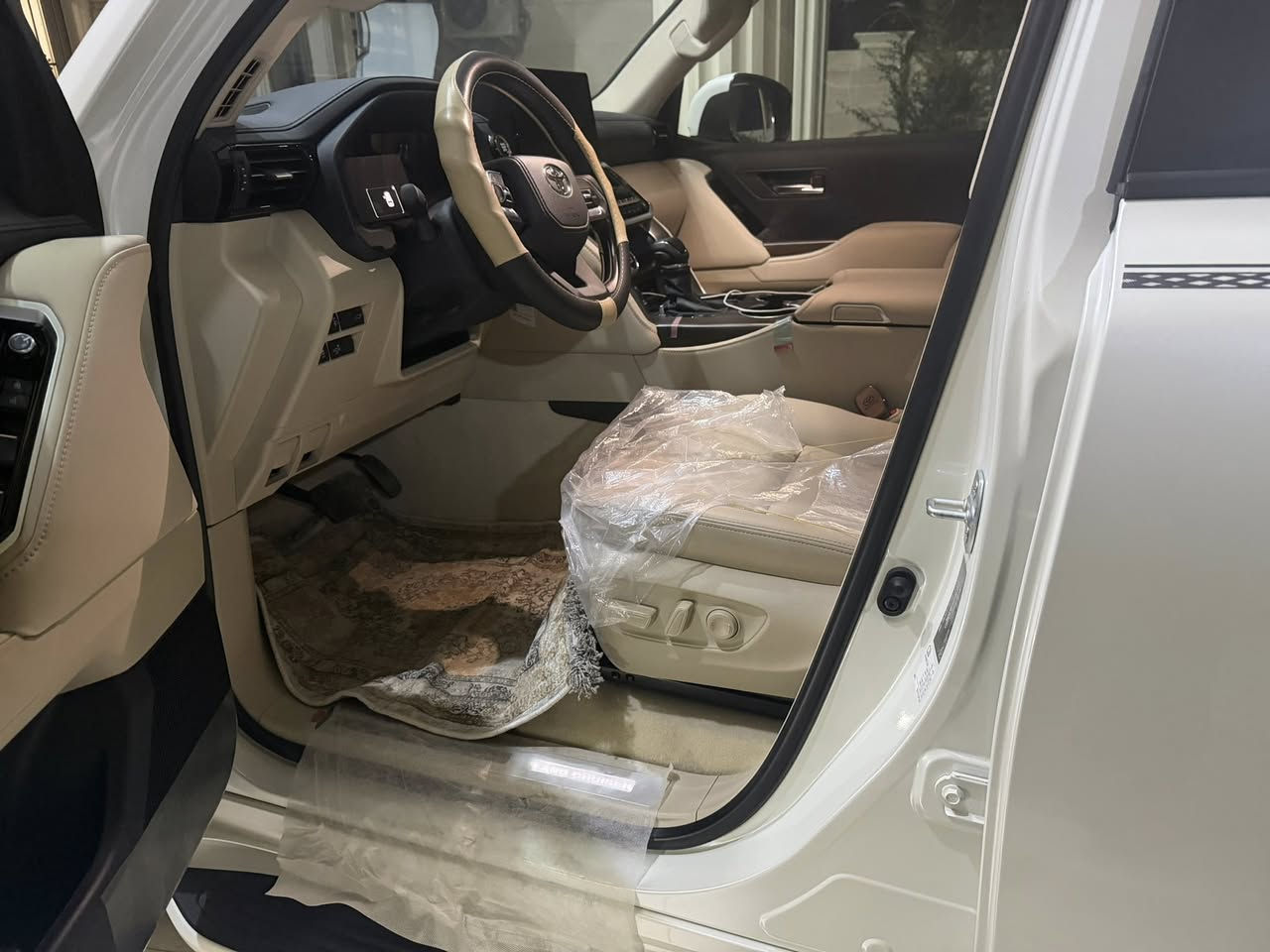 لاندكروزر موديل 2025 ساز ام الظمان زيرو  كامل موصفات ثلاث شاشات تترقم سليمانيه   بيها فقط ثلاث نقاط حالوب غير واضحات لان صغار جدا. إلا بالسونار     السعر 695 مجالها بسيط. مكان السيارة بعقوبه   الشراي يتصل على وات ساب ***********
