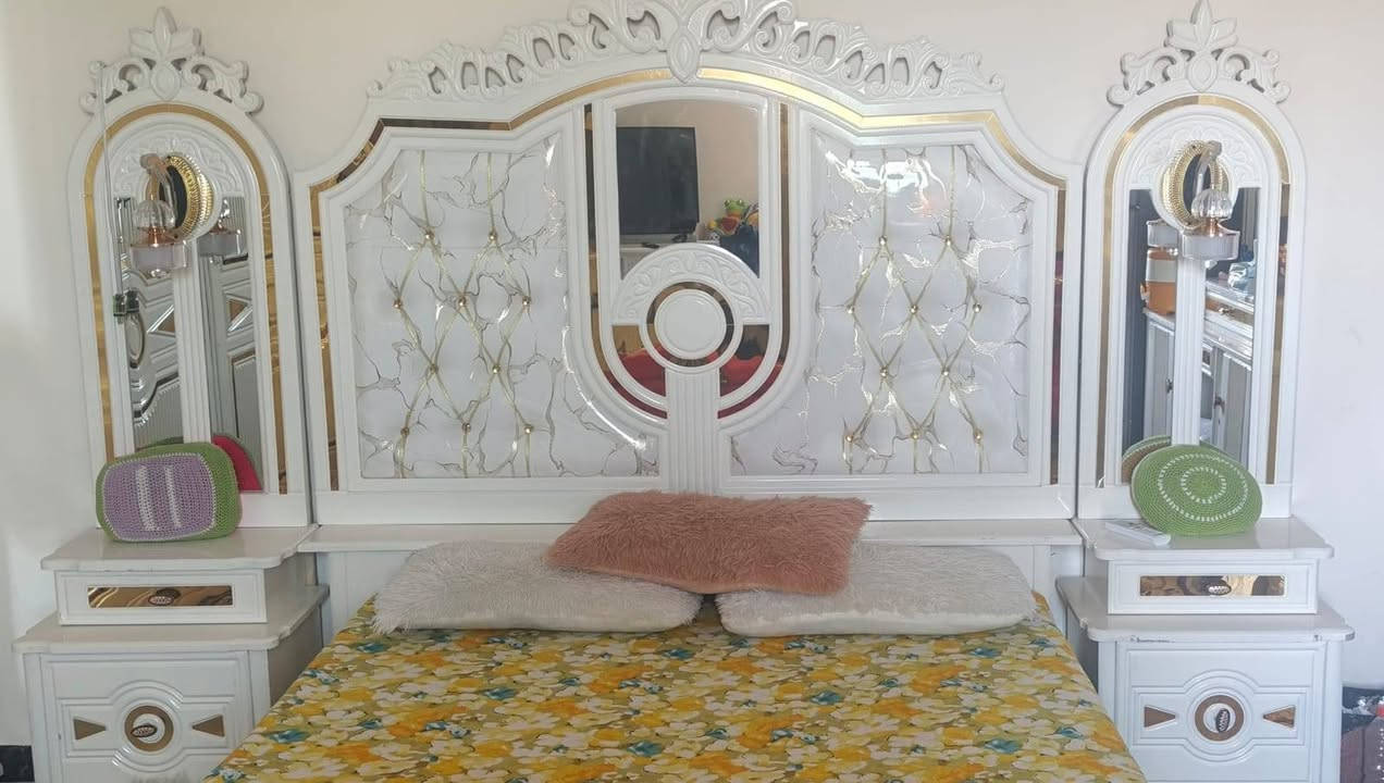 درجة اولى صار سنة من خذته نظيفة كلش لاشخط ولاكسر ولااي شي بيها
تحتوي على ١٠ قطع 
عارضه ١٩٠٠ مكاني زعفرانية 

***********
