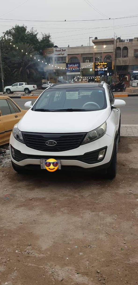 كيا اسبورتج خليجي 2011 فول مواصفات بنرامه رقم بغداد الجديد بسمي محرك دوش المرغوب كير صدر تبريد كامله وبلاديه شاشه كامرا بلاديه وحساسات بلاديه تخم تايرات جديد بجم زنون بيها صبغ قطعتين اثر طخه بسيطه بدون دواخل سعرها 130 وبيها مجال *********** مكان بغداد حي اور
