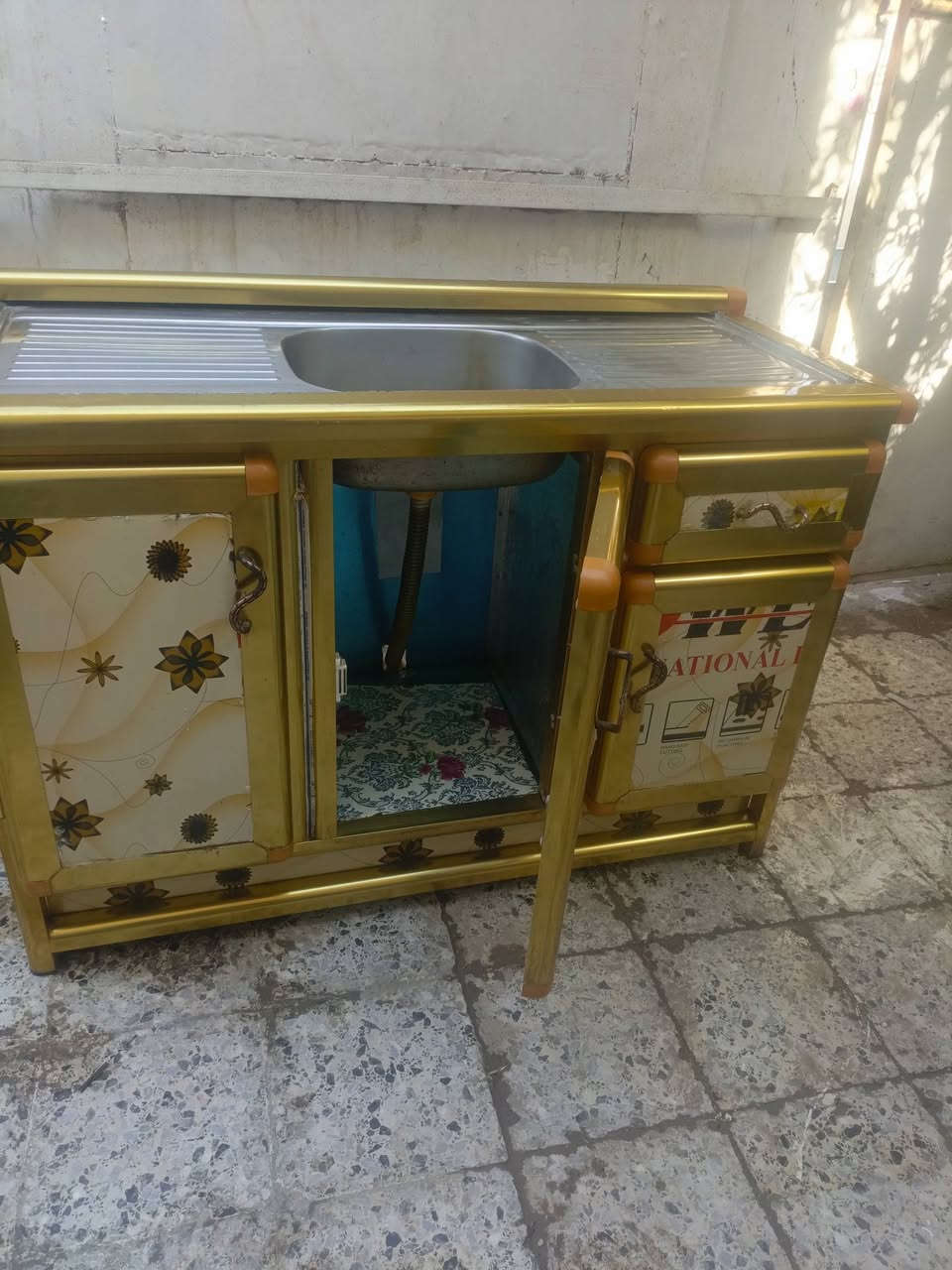 السلام عليكم متاح سنك مطبخ للأستفسار اتصل بالرقم
***********
