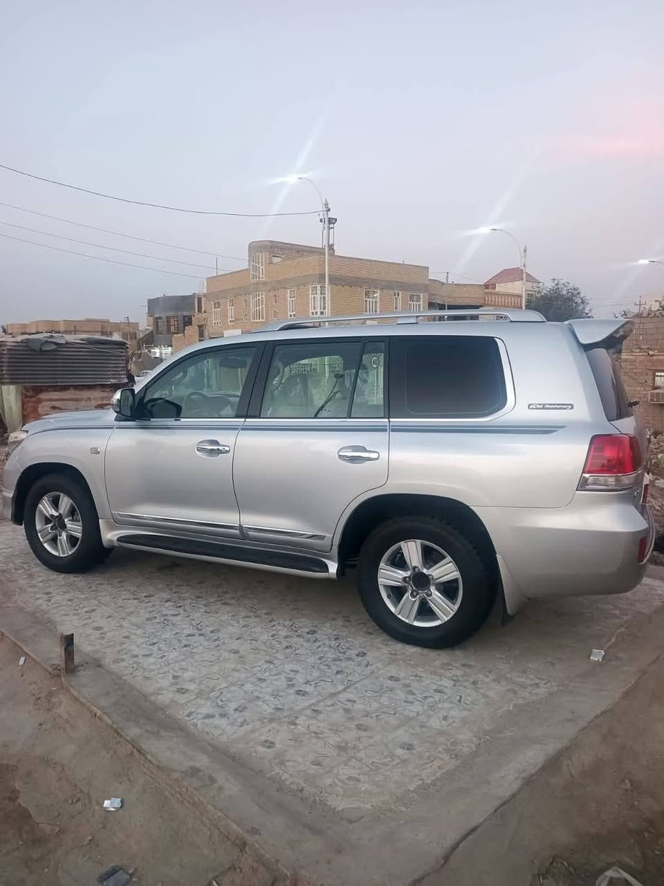 لاندكروز موديل 2011 رقم اربيل انكليزي ستينيه مكفوله كفاله عامه ماشيه 110 فول مواصفات عنوان ذي قار الناصريه مركز المدينة شراي يتصل او واتساب  ***********/***********
