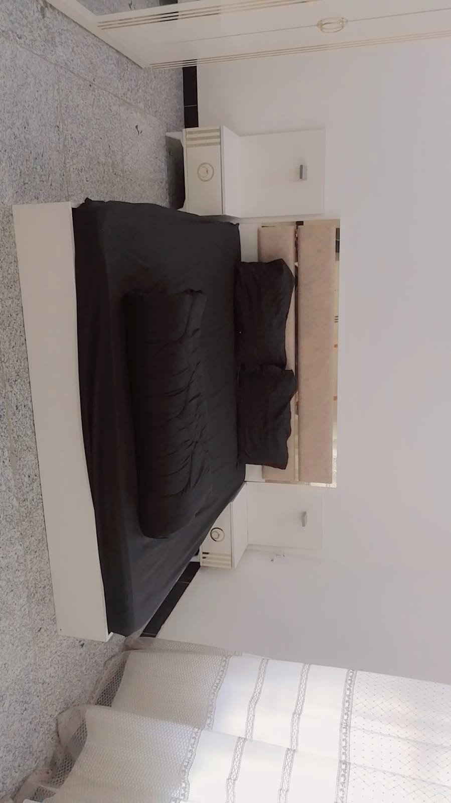 ✨ للإيجار — شقة سكنية بموقع مميز وراقي ✨

📍 زيونة / خلف دار الأزياء
ضمن منطقة هادئة ومناسبة للسكن العائلي الراقي
الفرع الثاني زيونه خلف مول زيونه
🔹 متوفرة للعوائل والشباب المحترمين( لغرض السكن فقط )
🔹 موقع ممتاز قريب من جميع الخدمات
🔹 أجواء هادئة وخصوصية عالية
🔹 مناسبة للسكن والاستقرار الطويل أو القصير
فقط لغرض السكن ممنوع أي مواضيع غير اخلاقيه داخل المكان 
✅ الإيجار متوفر: اثاث كامل ومتوفر فقط سبالات وكاونترات وسخان 
• يومي
• أسبوعي
• شهري

إذا تبحث عن الراحة، الهدوء، والموقع المميز…
فهذه الشقة توفرلك سكن مرتب بمكان راقي من أفضل مناطق بغداد 🌟

📞 للاستفسار والحجز:
***********