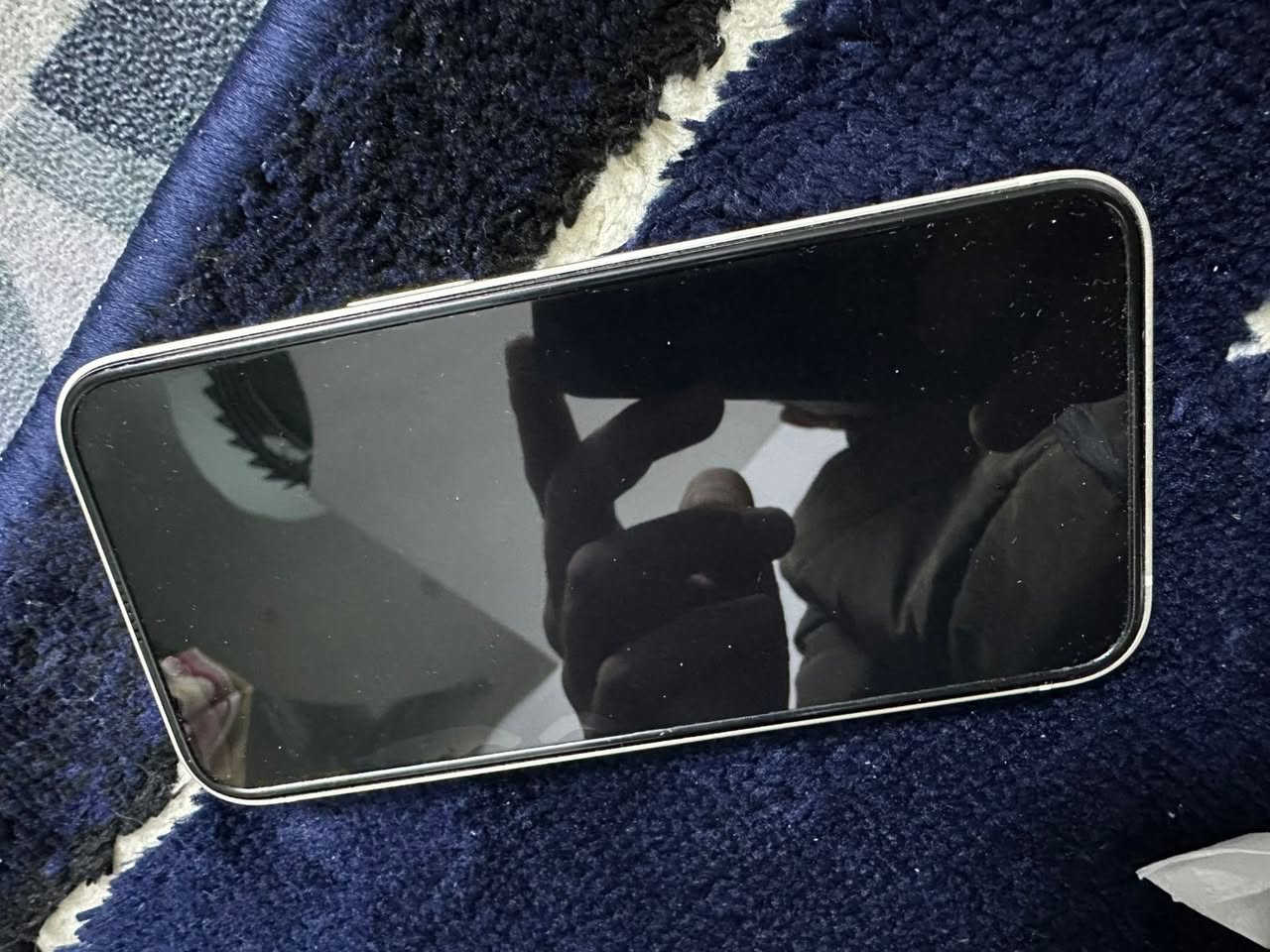 السلام عليكم ايفون ١٣ عادي مكفول من الفتح جهاز نظيف جداً بطاريه ٨٦ نموذجm  ذاكره ١٢٨  السعر خاص +مستعجل على بيعته 
المكان ديوانيه حي الفرات 
الرقم 
***********
