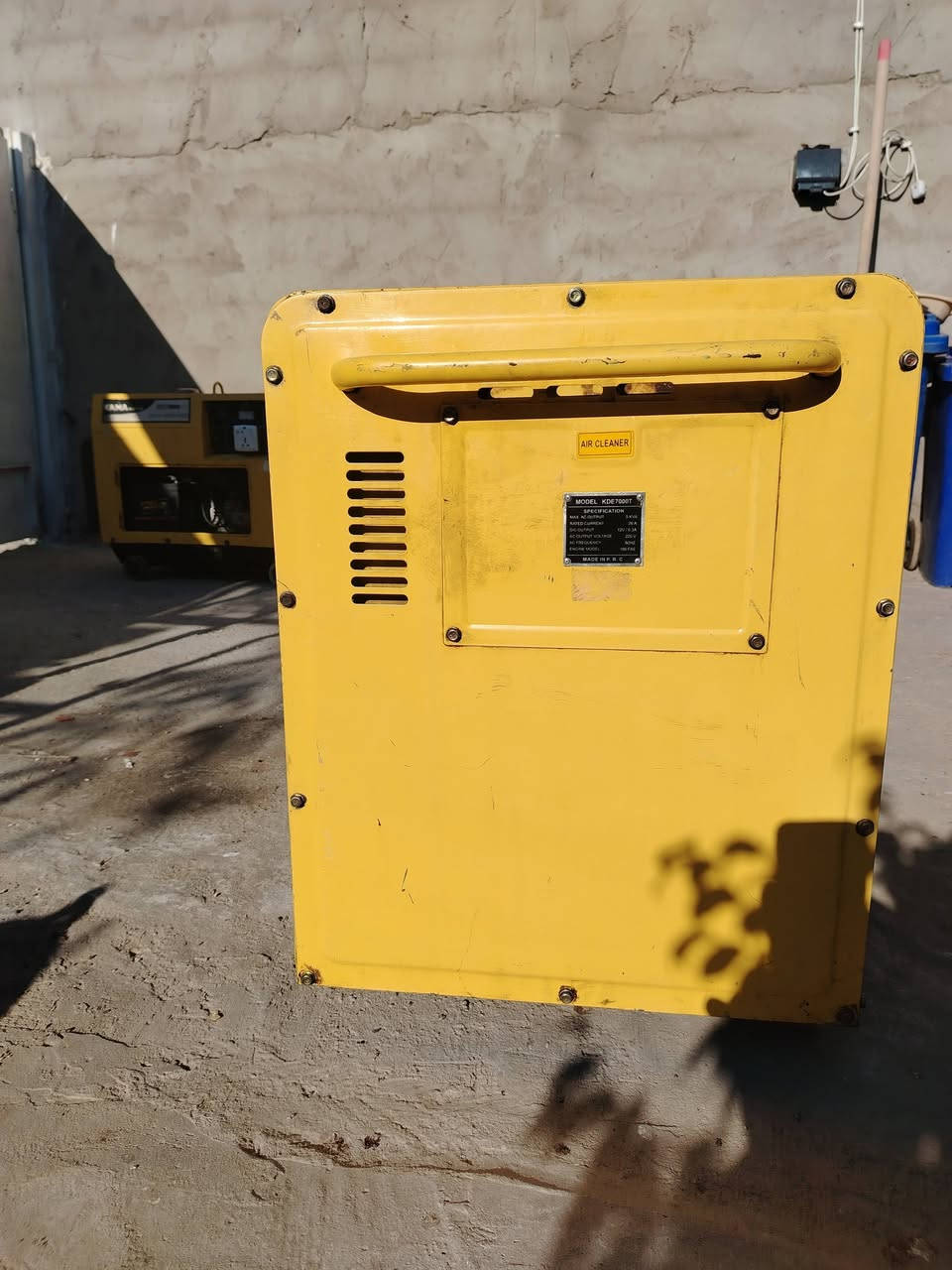 السلام عليكم مولدات كاما كاتم شغالات على الفحص عدد 2 السعر 450 الف للمولدة الوحدة المكان بغداد حي اور ***********
