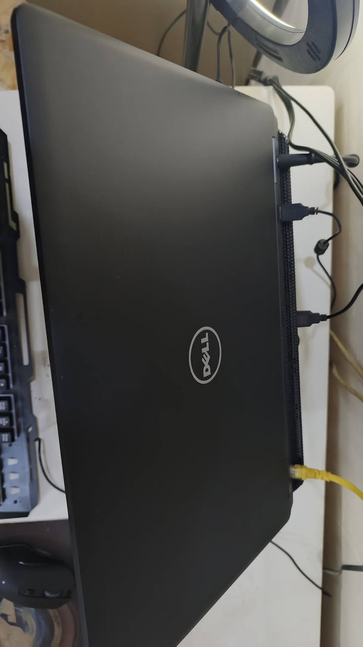 💻 للبيع لابتوب بحالة ممتازة
🔹 المعالج: Intel Core i5 الجيل السادس
🔹 كرت الشاشة: منفصل 2GB (940mx)
🔹 الرام: 8GB
🔹 التخزين: SSD (سريع)
🔹 الشاشة: واضحة ونظيفة
🔹 الحالة: شغال 100%، ما بيه أعطال
✔️ مناسب للدراسة، الأوفيس، التصفح، وبعض الألعاب الخفيفة
✔️ الجهاز نظيف والاستعمال شخصي
💰 السعر: 270 الف دينار (قابل للتفاوض البسيط)
📍 المكان: بغداد الحرية توصيل لايوجد
📞 للتواصل: خاص / واتساب ***********
