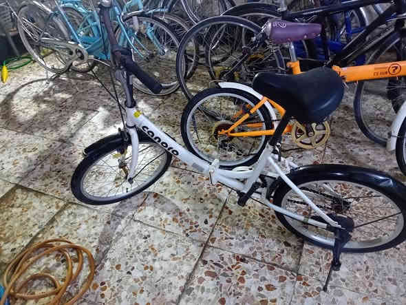 باسكلات حاوية جديد نظيف جدا .
باسكل حجم ٢٠ ابو طبكة نظيف جدا جدا . 

بريكات بل مكان . 

السعر ٦٥ الف . 

عنوان بغداد البياع شرطة الخامسة قرب مدرسة القادستين مرتضى ابو الباسكلات .

اتصال ***********
