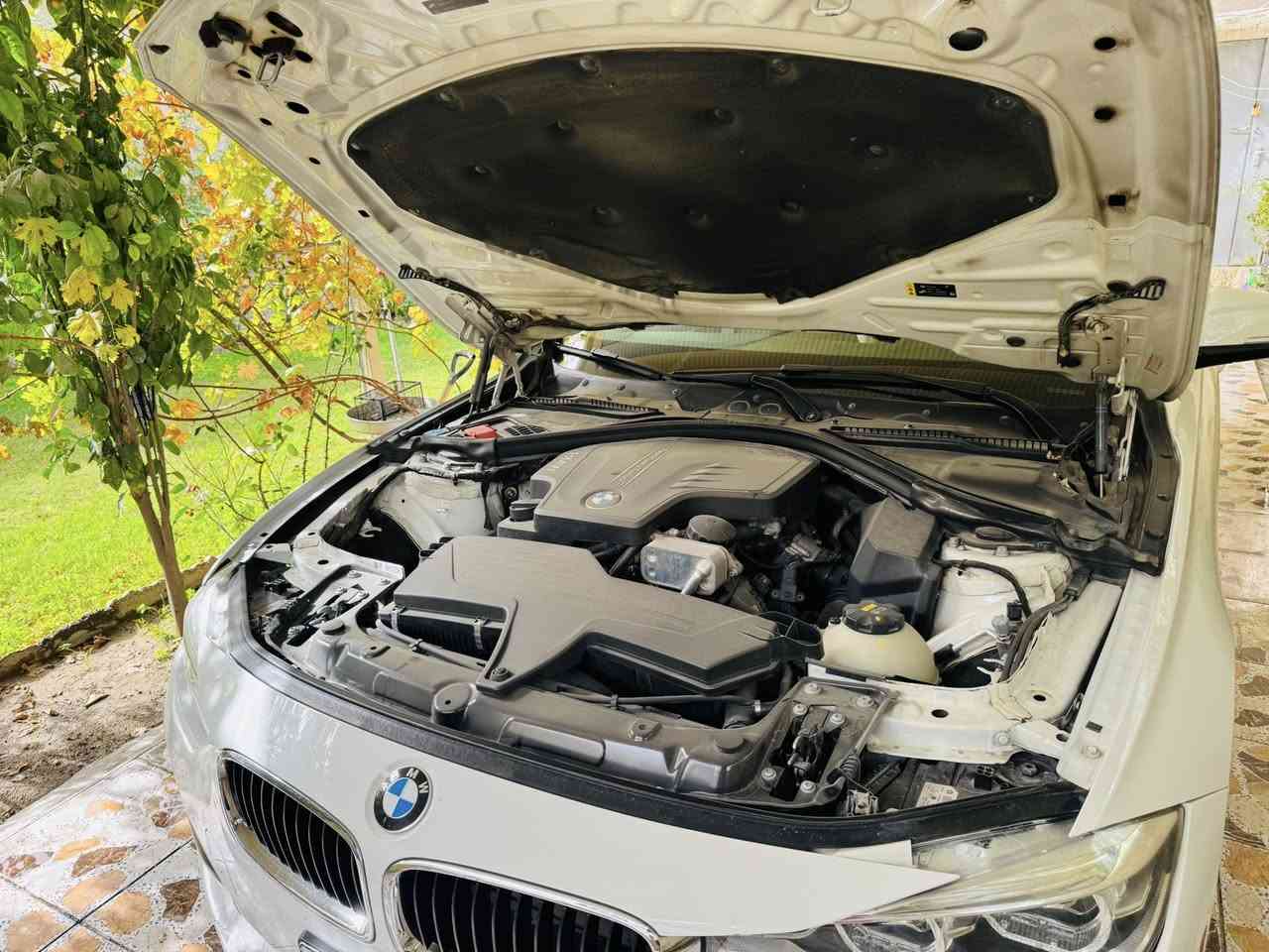 BMW 320i
وارد امريكي 
حادثها باب ٣ قطع صبغ يعني .. لابجم ولاجنطة 
موديل ٢٠١٨
جانيها من ٢٠١٩ على ايدي
بأسمي تحويل مباشر
رقم بغداد
محرك ٢٠٠٠ تون تيربو
محرك وصدر كله بلادي
تبريد ممتاز
السيارة مال بيت فول نظافة
السعر ١٩٥$ بيها مجال بسيط
بغداد مجمع ٦ قرب مدينة العاب السيدية
*********** ابو مريم
