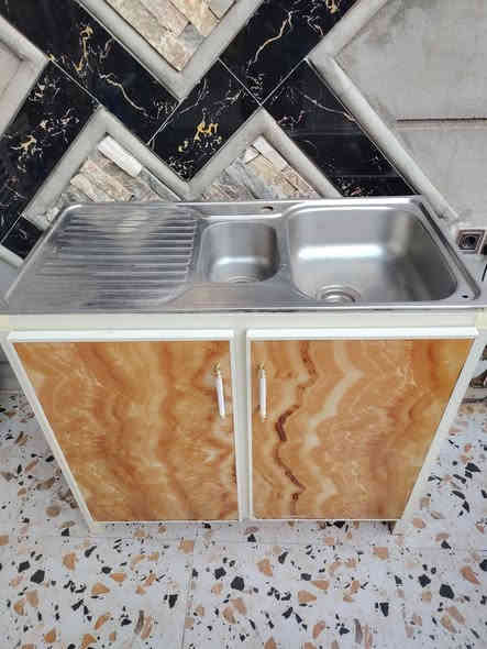 كاونتر متر سنك وملحق فقط قطعتين السعر 100 وبي مجال حيل نضيف ***********
