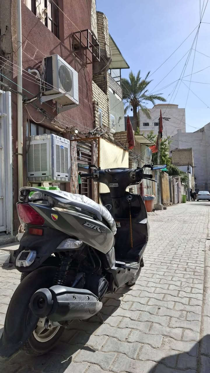 سلام عليكم دراجة GTR نضيفة كفرات مختمة كهربائيات كلها شغاله قفل جنطة استيرن العداد عادي مو الاكتروني مكاني بغداد السعر 700 وبيها مجال للطيبين... رقمي ***********
