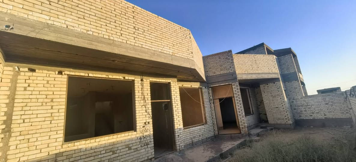 السلام عليكم عدنه بيت ٣٠٠ متر رفت طابوك بي ٣ غرف واستقبال كبير مع صغير قريب ع شارع بغداد كربلاء المكان العوجه صاير بين المطعمين سادس قطعه ***********
