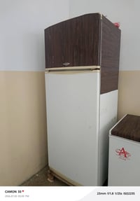 عندنا ثلاجه للبيع الحجم 18 قدم 07709480399