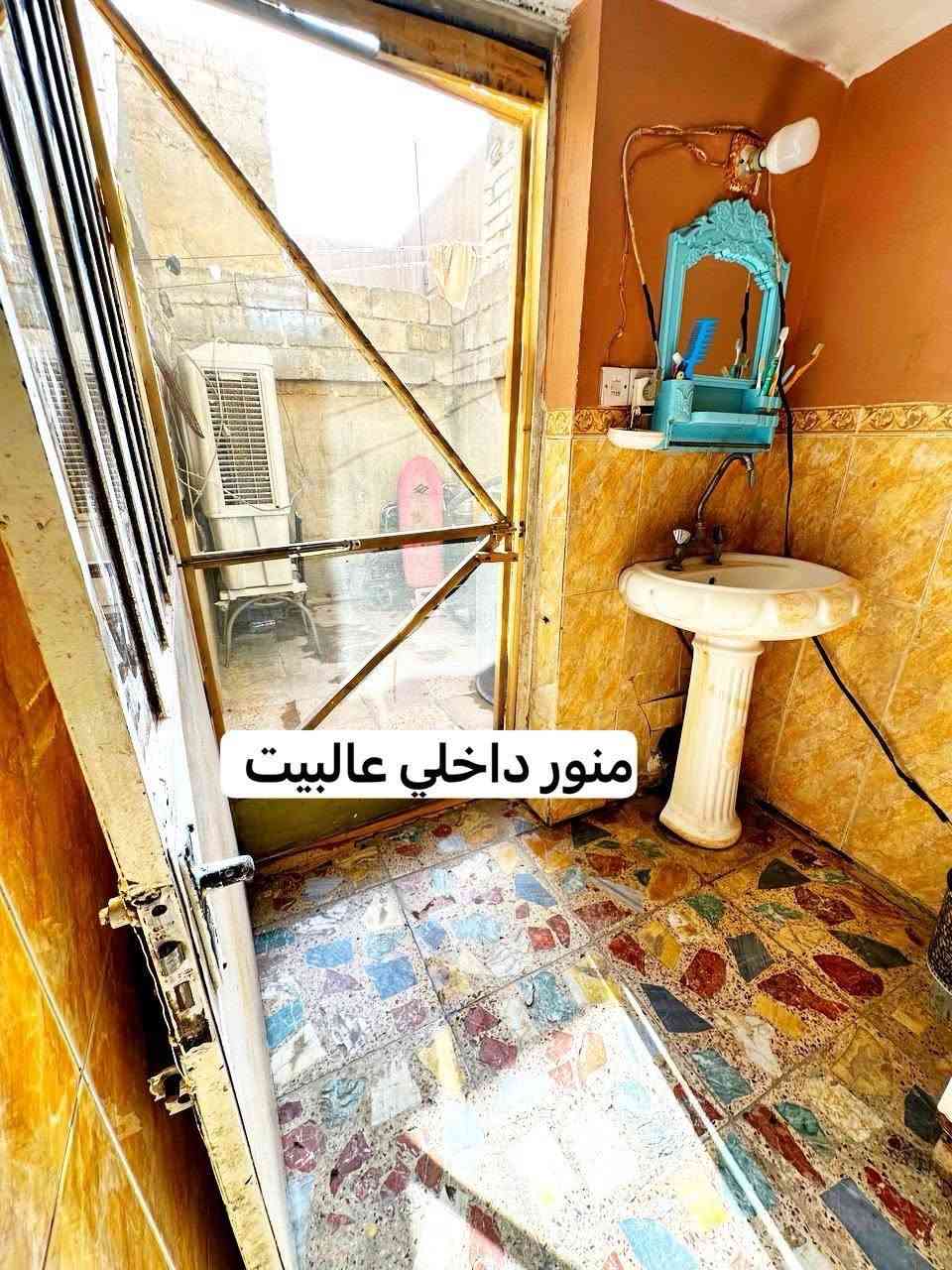 السلام عليكم بيت للبيع المساحة 150 متر 
طابو ملك صرف
الواجهة 6 النزال 25 بناء مسلح سند مستقل 
وليس مشترك منفصل وحدك بالسند 
العنوان شهداء البياع شارع الكبيسي ⬅️
مدخل الشرطة الخامسة شارع الصورة (الكيات)اول فرع 9 بيت 
اول فرع من بعد الشارع العام بالبدايه 
مسافة تقاطع السوك مال الشرطة دقيقتين مشي 
بس عبرة الشارع 
خدمات كاملة 
البيت يحتوي 
مدخلين 
مدخل صالة 
مدخل مطبخ 
الطابق الاول : كراج واستقبال وحمام خارجي مطبخ حار وحولي مطبخ بارد جبير سيراميك صحيات داخلي حمام + مرافق وغرفة نوم ومناور عدد 2
الطابق الثاني غرفة نوم جبيرة وحمام وسطحين البيت واضح بالصور كاشي سيراميك ارضية السطح شتايكر البناء طابوق 
السعر 230 مليون للاستفسار واتساب ***********
