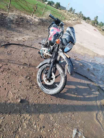 السلام عليكم دراجه بوكسر موديل 22 البيع 1500 وبيه مجال اوراق المكان ميسان العماره تصل وتدلل ***********
