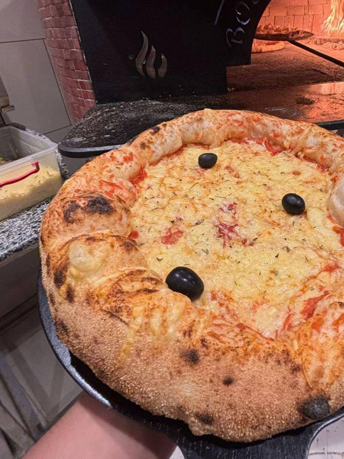 شيف بيتزا ايطالي متفرغ للعمل
للتواصل على الرقم *********** 

صاحب خبره 6 سنوات في البيتزا الايطاليه الاصليه 50 ايتم خاص بيه مع صلصات خاصه بيه اشتغل محافظات
