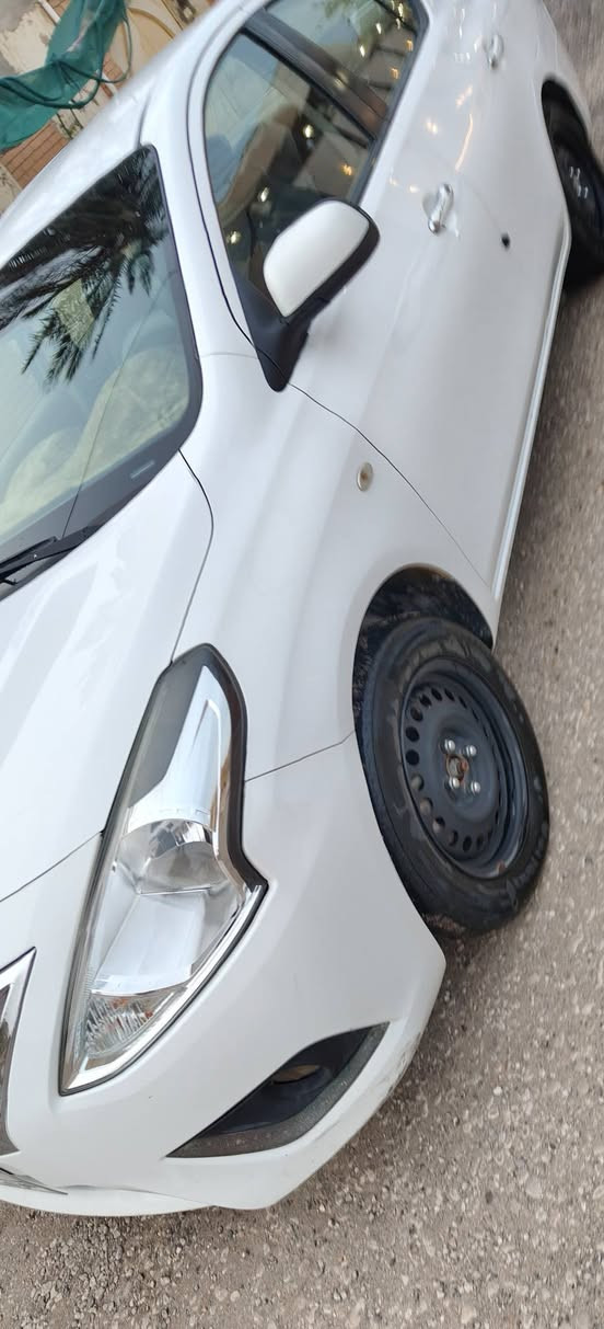 سلام عليكم
صني هندي موديل 2022 
بأسم شركه وكاله تحويل ماكو مشكله
 ماشيه 71 الف 
كير حداديه مكينه  100% شرط الفحص 
كفاله عامه من الضربه والصبغ 
مكان نجف
***********
