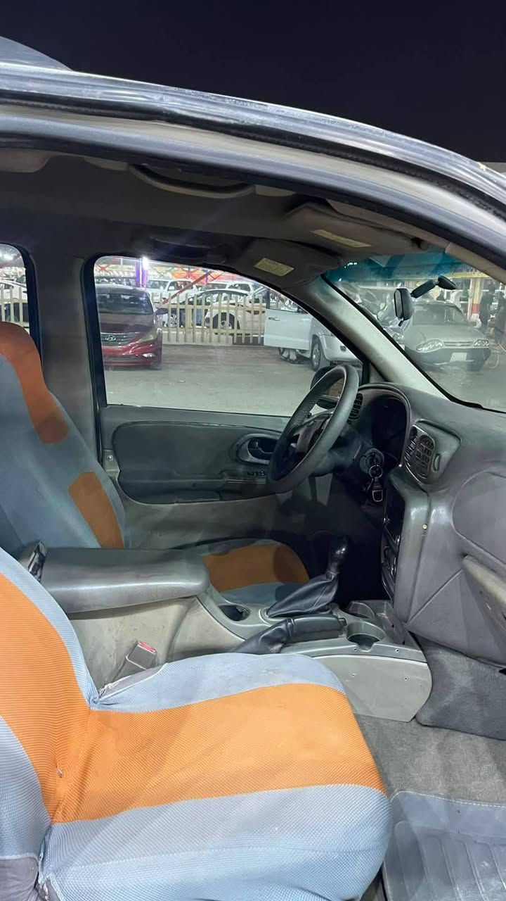 بلايزر ٢٠٠٤ مصبوغه عام جماليه 
مكينه بيه بخار
كير جديد
حداديه جديده
تبريد ثلج 
سعره ٥٠
***********
