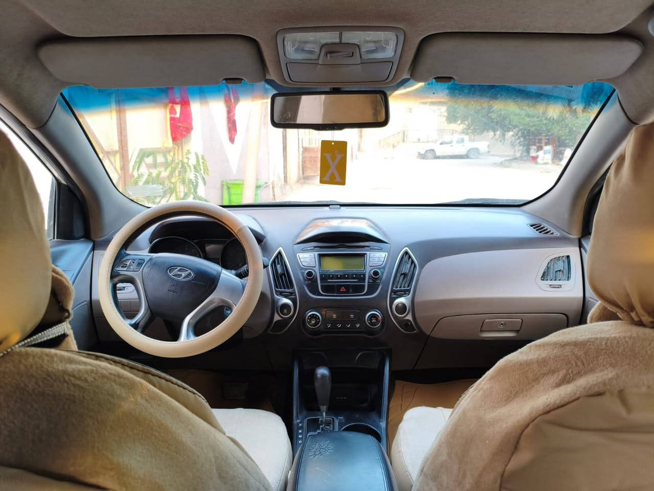 توسان 2011 خليجي 
السيارة مكفوله گير ومحرك شرط✅
محرك 2000 دوش نشط لاتنقيص ولاتبخير 
السيارة بسم راعيهه 
رقم نجف الماني
تخم تاير جديد 
تبريد شرط ثلج 
حداديه مكفوله 
اشاير بل مري 
كامرة بلادي اصل 
السيارة جديده ونظيفة شرط مال بيت 
السيارة بيهه ثلاث قطع وكرتات ثنين 
مكان السيارة نجف مركز 
السعر 125 وبيهن مجال بسيط
الرقم ***********
