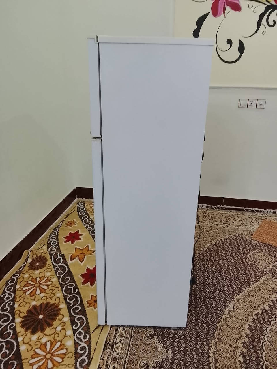 ثلاجه للبيع ***********
