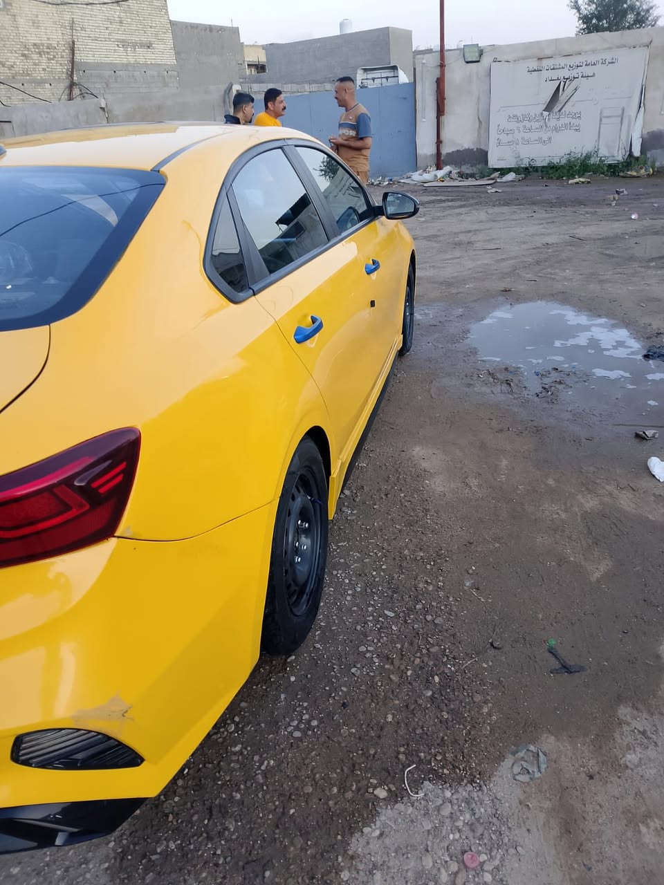 السلام عليكم سياره فورتي 22مكفوله كفاله عامه  للبيع مكان السياره بغداد السعره 135 $ رقم صاحب السياره ***********
