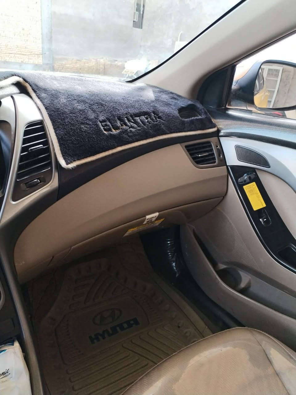 الانتره مديل ١٥ السياره مكفوله كفاله عامه حداديه وتبريد ومكينه وكير كله شرط وجاهزه من كلشي السياره جديده كفاله عامه شرط وين ماعجبك افحص رقم جديد سنويه جديد مداور ثاني يوم مشروع وطني سعره ١٣٠ وبيها مجال قليل شركة القلم السياره بسمنه السياره انه مكلف بل نشر رقم مو جود وتصل ***********
