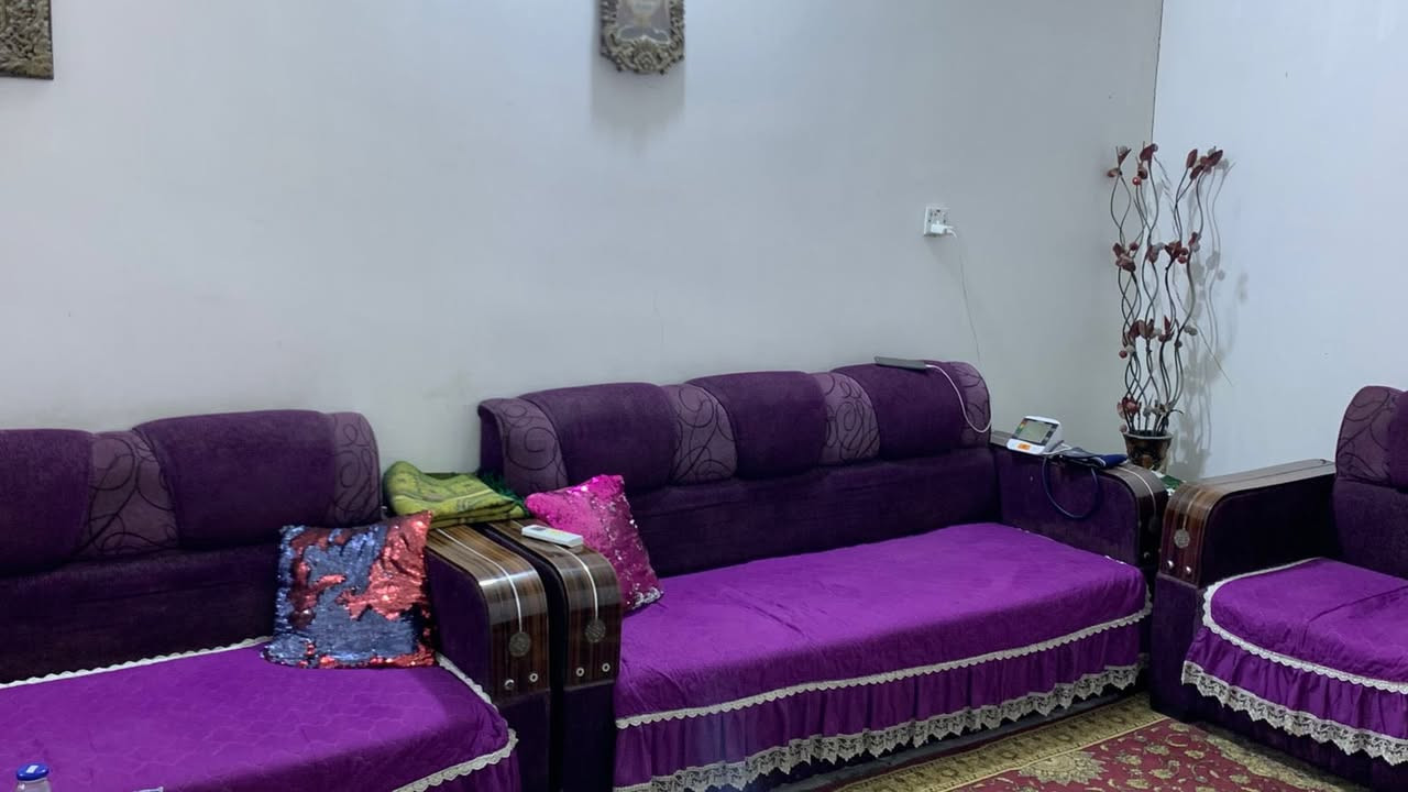 السلام عليكم الغراض للبيع الغرفة خشب صاج داخل وخارج السعر ٦٠٠ التخم ٥ قطع السعر ١٥٠ والاسعار بيها مجال مكاني سبع ابكار الرقم ***********
