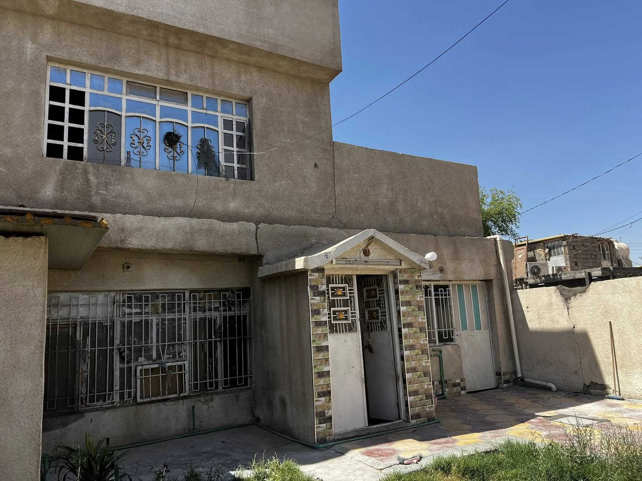 دارللايجارمساحة200متر طابقين
يحتوي3غرف نوم وصاله ومطبخ 2حاروبارد

حمامات 2ومخزن وكراج وحديقة 

عنوان حي الرسالة الثانية قرب مدرسة السجى

سعرالايجار 600

الاستفسار اتصل ***********
