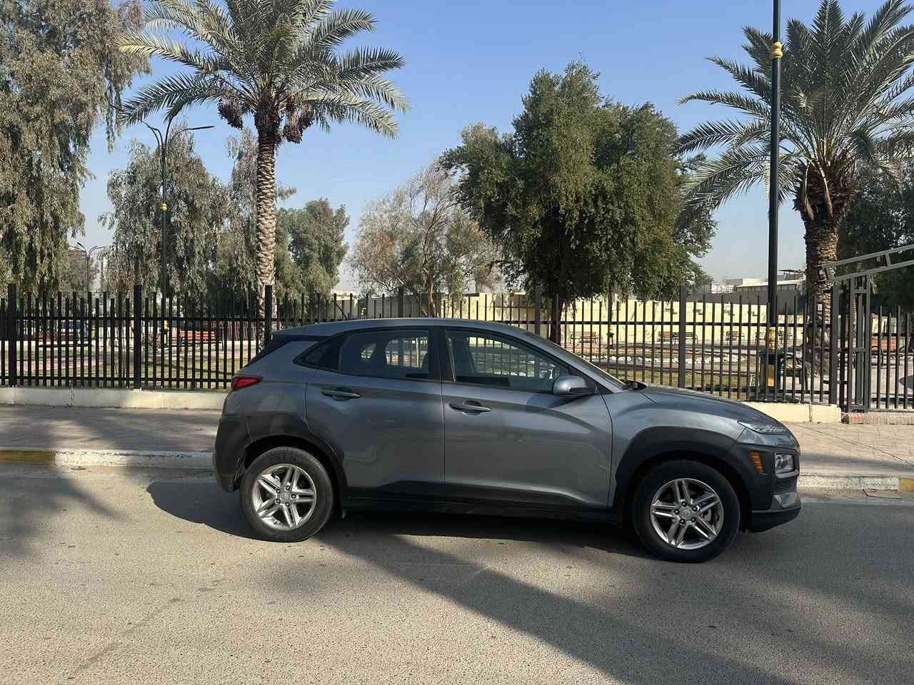 السلام عليكم
كونا 2021 وارد امريكي 
حادثها جاملغ وباب خلفيات 
بدون ايرباك 
بجم كبس 
ماشية 23 الف مشي حقيقي داخلة ماشية 15 الف 
شاشة 
كامرة 
تحكم ستيرن 
ويل كب 
سيارة كلش جديده 
ومضمومة 
***********
مكان السياره السيدية 
رقم الشاصي مرفق بالصورة
