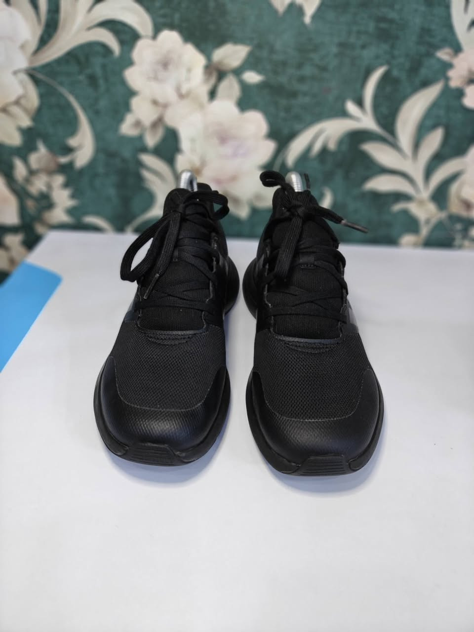 اديداس قياس 38 
النضافة 💯 
السعر 20


**إذا كنت صاحب هذا الإعلان وتريد حذفه لأي سبب، رجاءا أرسل رسالة إلى الدعم الفني**