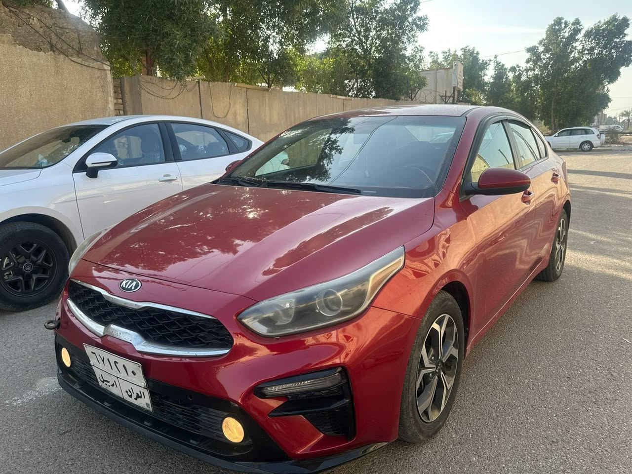 سلام عليكم ورحمة الله
كيا فورتي 2019 
وارد امريكي رقم اربيل 
بيها صبغ جاملغ وبنيد ونص الباب كلير 
صور الحادث مرفقة بالمنشور 
كير محرك كفالة 
تبريد خير من الله 
تحكم ستيرن جهتين 
شاشة 
تحديد مسار 
توقف ذاتي 
كاميرا دوارة 
صدر تبديل جديد 
السيارة جديدة متصرف عليهة خالية من العيوب والشخوط 
مكاني بغداد المحمودية 
السعر ١٢٥ وبيهة مجال حك الجية
***********
