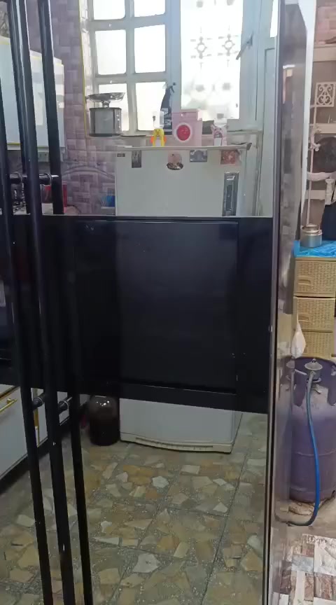 ثلاجه ومجمده  اخت الجديده 
كوفه حي ميسان 
***********
السعر 450 الف
