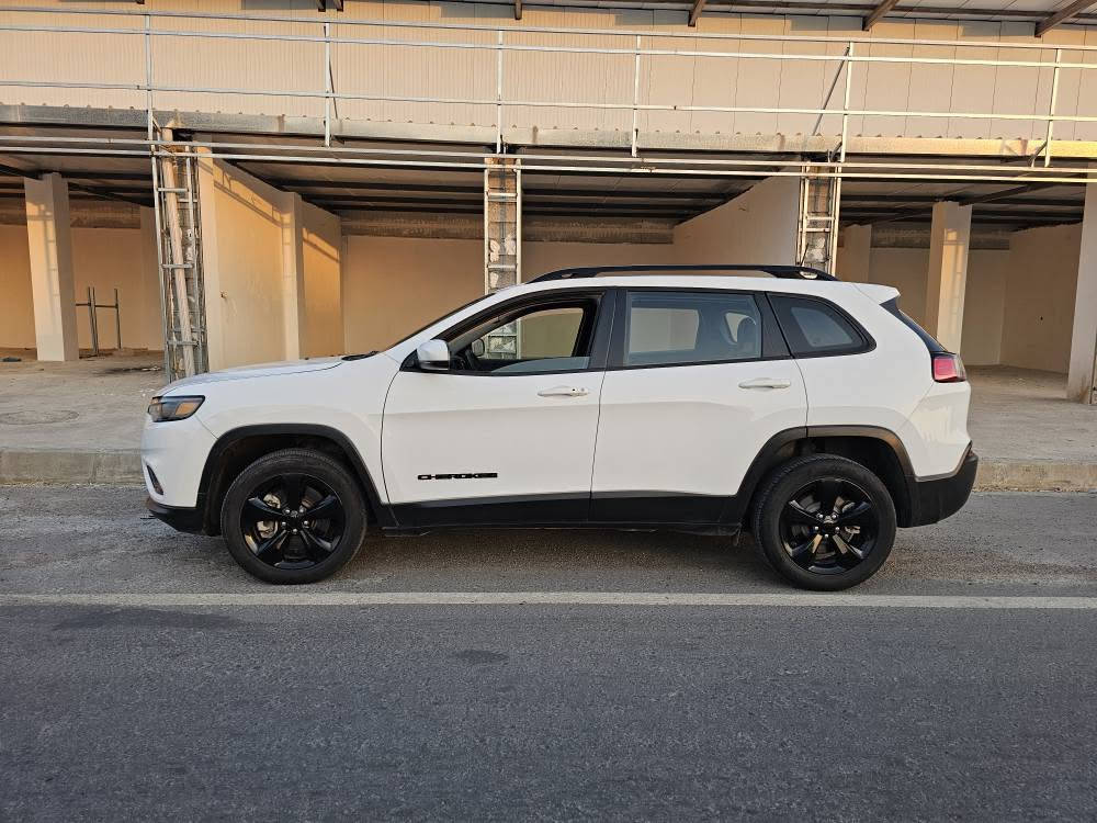 بسم اللە 
JEEP CHEROKEE V6 3.2L BLACKTOP
مۆدێل ٢٠١٩ یێک پارچە سبوغە بەس بۆنیتی سەیارەکەیە و پەڕەشەوت سیستەم بیلادی مواسفات بلاک تۆپ ئۆتۆستۆپ شاشە گەورە پارکینگ سێنس ئۆتۆ ستارت ستۆپ لایت زینۆن و لید پانۆڕاما شەغال ئاوێنە ڕادەر و ئیشارەت ڕاداری پشتی هەیە سوکان ڤۆلیۆم تەبدرید مەرکەزی سەیارەکە سێ بەسمەیە نمونەی خاوێنیە وە لای منە  زۆر پاک ماوەتەوە گێڕ و مەکینە تەبرید بە شەرت نرخی ١٤٠$ و مەجالێکی کەمی برایانەی تێدایە ئەوەی مشتەریە خزمەتی دەکەم بۆ پەیوەندی 
***********.8 أربيل, العراق


**إذا كنت صاحب هذا الإعلان وتريد حذفه لأي سبب، رجاءا أرسل رسالة إلى الدعم الفني**