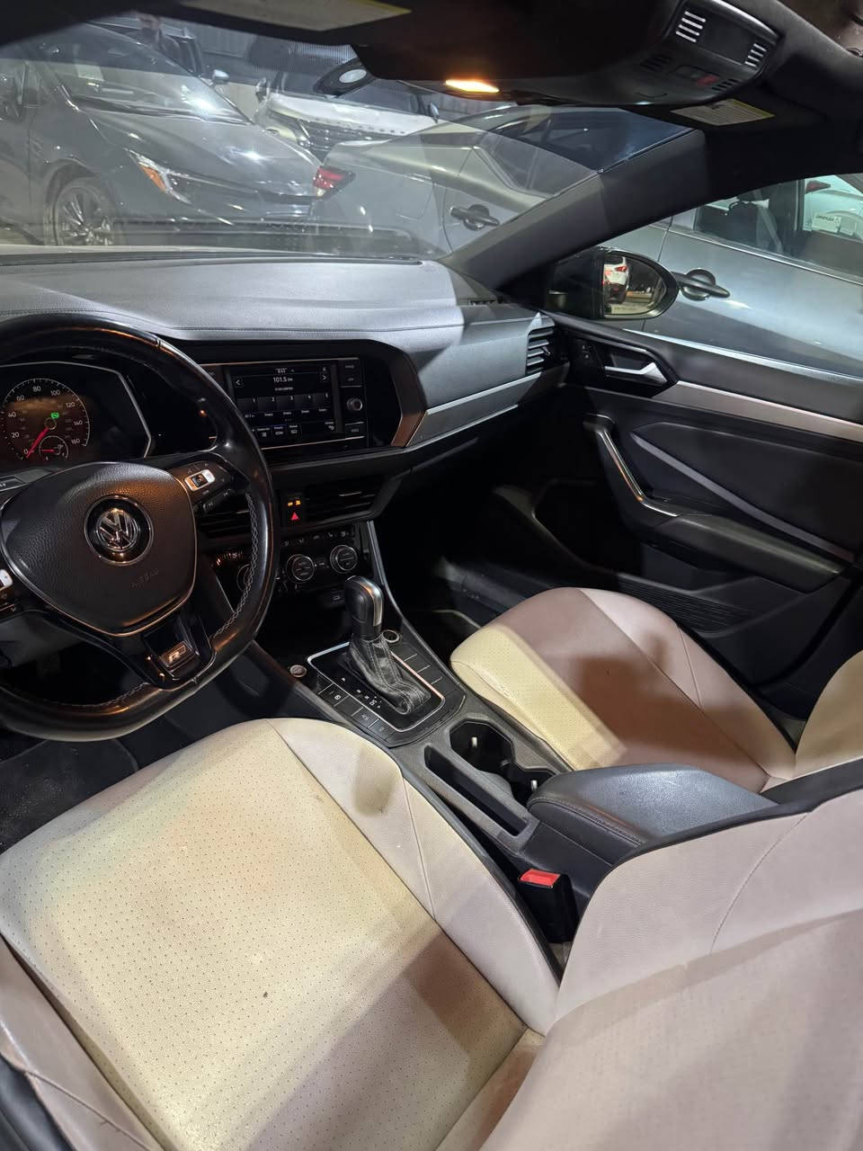 سلام عليكم جيته موديل 20 للبيع بجم كبس فول مواصفات 1 على واحد  ار لاين  رادار جانبي  رادار امامي كشنات هيتر سكان. هيتر داخل بيجي فول فول سياره
سعر 142$بي شويه مجال 
داخل جلد بلاجكتورات  لايتات LED بك لايت LED بعد المواصفات الممذكورة امامكم فول يعني 1 على واحد  كير ومكينه ومحرك كله بشرط لاتبخير ولاتنقيص ولامفتوح 
سيارة كولش نضيفه  .فقط جاملغ خلفي صبغ بدون دواخل بدون ايرباك 
سياره مرقم جاهز تحويل وكاله شرط
تلفون ***********كورك وتساب 
تلفون ***********زين وتساب اكر, نينوى
