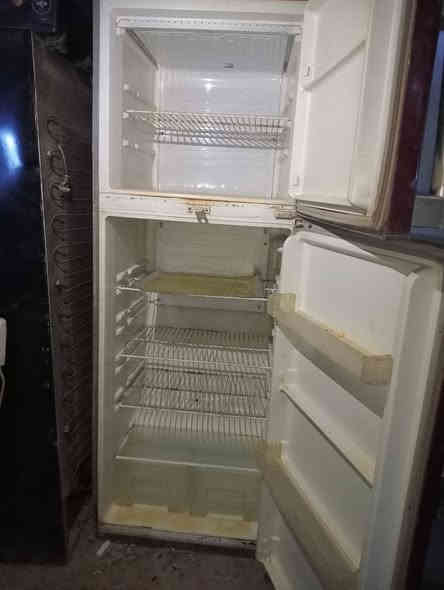 السلام عليكم ثلاجه نظيفه شغاله كامله نظيفه جدا 19 قدم السعر 140 بيها مجال بسيط العنوان المعلمين مال الامين قرب المجلس البلدي الرقم:***********
