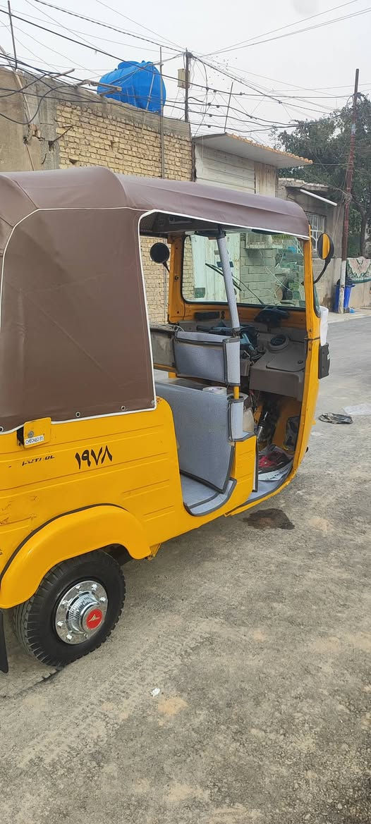 يا الله سلام عليكم 
تكتك موديل 19 شهر 12 مضلع 
رقم وسنويه ثاني يوم تحويل 
تكتك مكينه خير من الله ناعمه لا تنقص ولا تبخر 
بيهه صبغ بل لغود ثنين جماليه 
مكاني مدينة صدر حي طارق شيشان شارع المدارس 
السعر 5و900

***********
