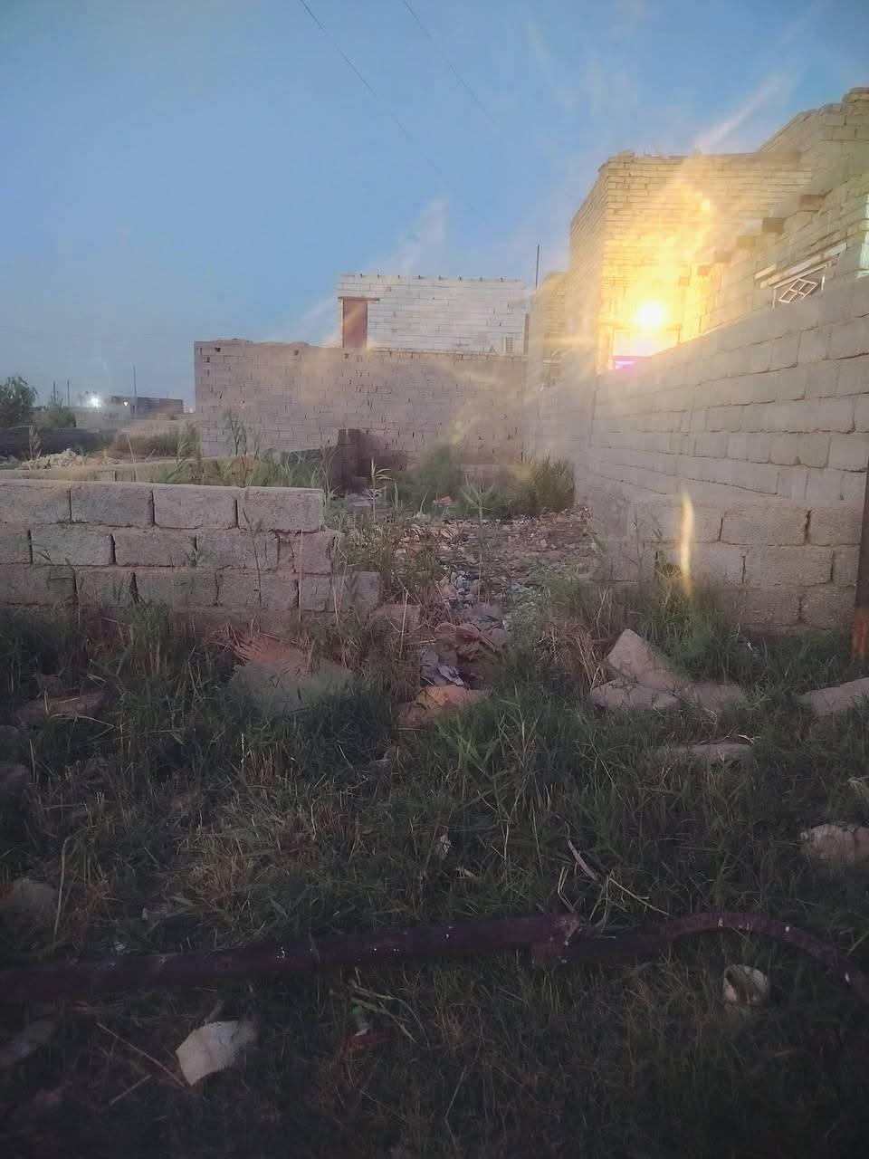 السلام عليكم عندي قطعه ارض للبيع 100م حاوي عباس وره الامام العباس كاع عبدالله 
***********
