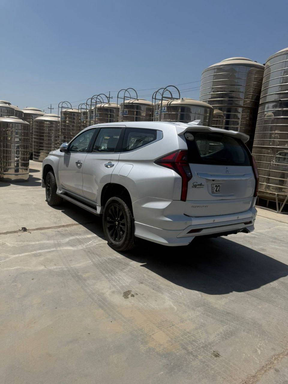 سلام عليكم  للبيع باجيرو سبورت 
المديل : 2020

ممشى السياره : 44الف

مركب عليها تخم تاير ياباني جديد
. 
. 

السعر : 215
. 

الى الاستفسار : ***********
