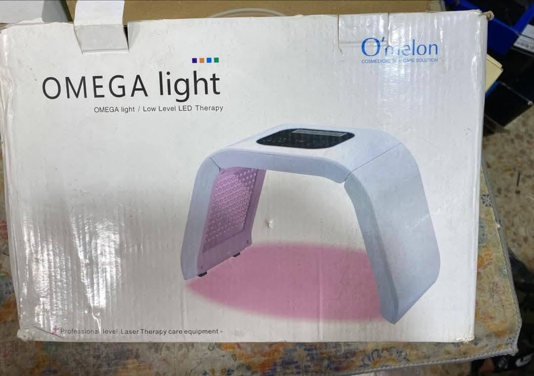 O'melon Omega Light LED Therapy Skin Care for Different Skin Types 4 Colours
حول هذا المنتج
【قناع الوجه العلاجي بالضوء LED】يستخدم قناع العلاج بالضوء لدينا طرق علاج ضوئي متنوعة لمختلف مشاكل البشرة، مع 287 صفًا كبيرًا من خرزات الضوء، ومصدر ضوء بزاوية 180 درجة، ومجموعة متكاملة من تجارب العناية بالبشرة. يمكن استخدامه على الجسم بالكامل، والوجه، والساقين، واليدين، والظهر، وغيرها. إنه تجربة علاج ضوئي شاملة للعناية بالبشرة.
【علاج ضوئي 7 في 1 للوجه】أحمر، أخضر، أزرق، بنفسجي، سماوي، أصفر، وأبيض. 7 درجات لونية تناسب احتياجات بشرتك المختلفة.
【علاج آمن】تكرار ومدة العلاج الضوئي للوجه: 2-3 مرات أسبوعيًا، لمدة 10-20 دقيقة في كل مرة. صُمم جهاز تجميل الوجه LED الجديد بسبعة ألوان ليوفر لكِ عناية عالية الجودة بالبشرة في أي وقت، سواء في المنزل أو في صالون التجميل. تتيح لكِ ميزات حماية العين والتبريد المدمجة الاسترخاء أثناء جلسات العلاج الضوئي دون القلق بشأن تلف العين أو تهيجها.  【أفضل علاج ضوئي للوجه】مقارنةً بأجهزة العلاج الضوئي الأخرى، لا نحتاج إلى حمل أشياء ثقيلة على الوجه، كما يتميز بوظائف علاج ضوئي متنوعة. مناسب للرجال والنساء على حد سواء، ومناسب لجميع أنواع البشرة. ما عليك سوى إغلاق عينيك وتنشيط خلايا الجلد لزيادة امتصاص الضوء وتحسين البشرة.


**إذا كنت صاحب هذا الإعلان وتريد حذفه لأي سبب، رجاءا أرسل رسالة إلى الدعم الفني**