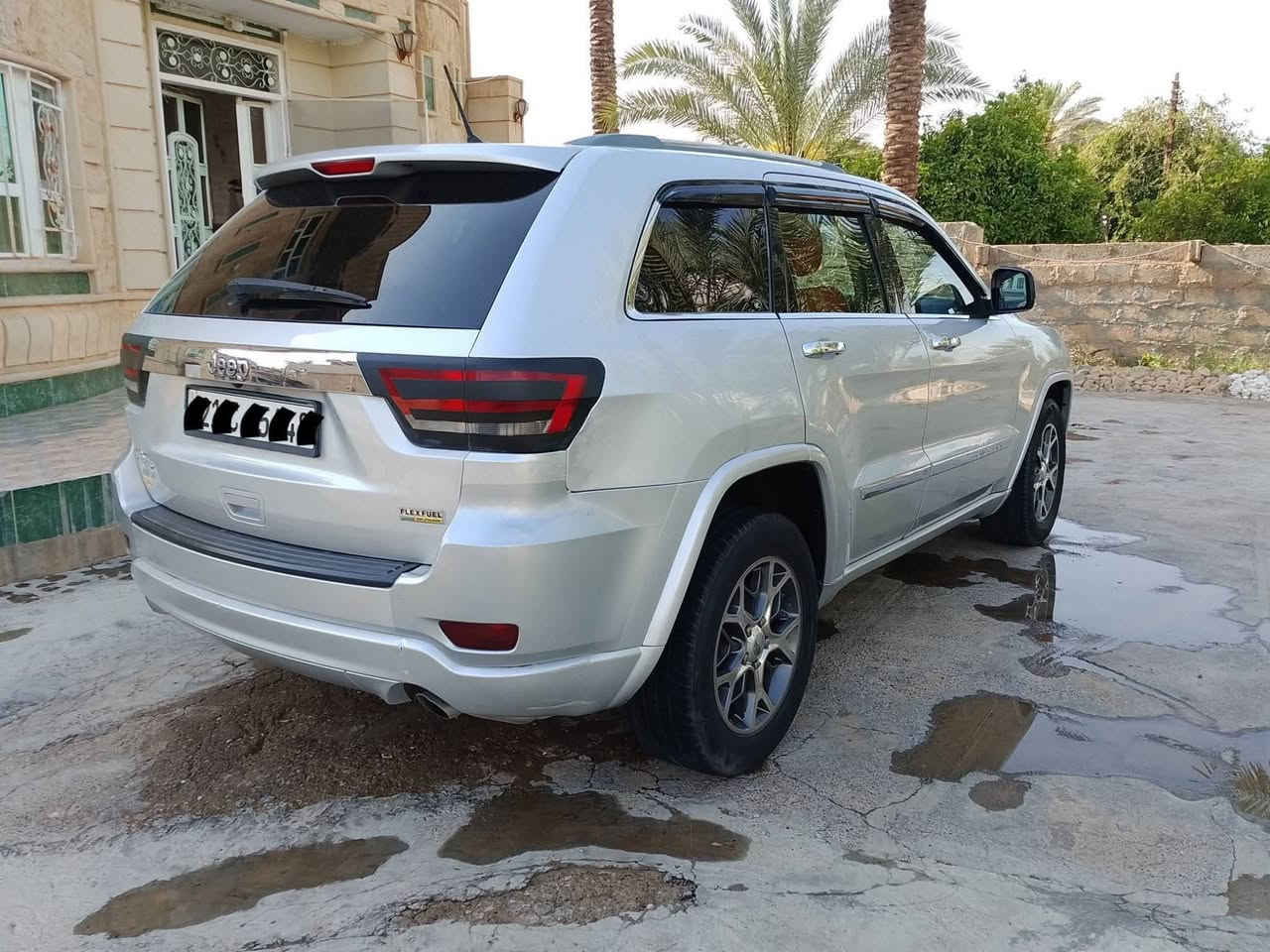 جيب لاريدو ٢٠١١ -وارد امريكي- ماشيه 220حقيقي
رقم سليمانيه دولي شــــرط التحويل سنويه جديد 
 -مواصفات 
(بصمه5  كشن كهربائي، مانع انزلاق، ويل كب18  لايت  صدر جديد زنون،شاشة اعطال، شاشه، كامره) وبعد بيها هواي مواصفات
محرك  ٦ سلندر كير شرط مامفتوح  ضرر بيه  صبغ اثر شخط يم تريشه باب سايق الوره 
السياره حلوه وكاعده وبالعافيه ع الياخذها

مكان السياره  الشرقاط الجميلة 

للسعر 155وبيه مجال شي قليل والاستفسار اتصل
***********
***********
