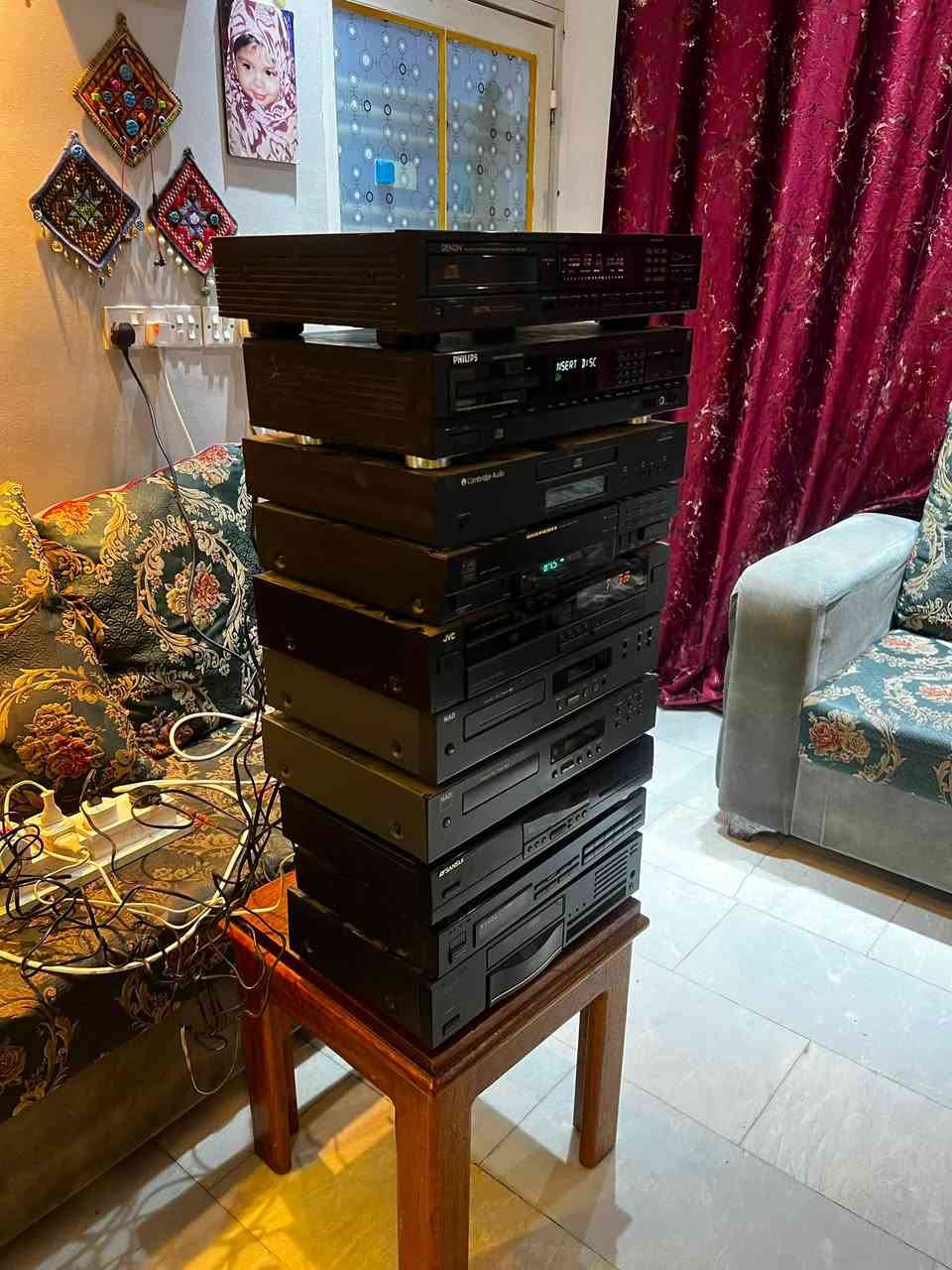8 قطع سيديات وراديوات قطعتين مجموع 10 اجهز حجم لارج نيضف كولش كهربائي 220كولهن شغلات كهربائية 100/100 بس متروكات يرادلهن تنضيف اني ابيعهن هيج فحم بيهن باوينر وبيهن ناد وبيهن فلبس وبيهن جي في سي وبيهن دينون تابع فديو راح تفهم اكثر ابيعهن هيج فحم نته وحضك سعر قطع 10 لف يذا كولهن ويذا مفرد سعر قطع 25 لف مكاني بغداد ***********

