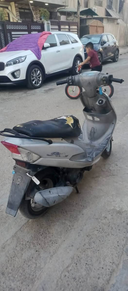 سلام عليكم مرخصت مدير الكروب درجة ماكس 120 مكينه بلادي برغي ما مفتوح بيهة دراجة رمبة شغلة سلف وهندر ناعمة كلش كهربائيات كلهة شغالة بيهة ضرر بل كفر الامامي والدبل الامامي الجاملغ موجود فقط بي كسر يصلح عنوان بغداد البياع الري السعر 450 وبيه مجال بسيط رقم ***********
