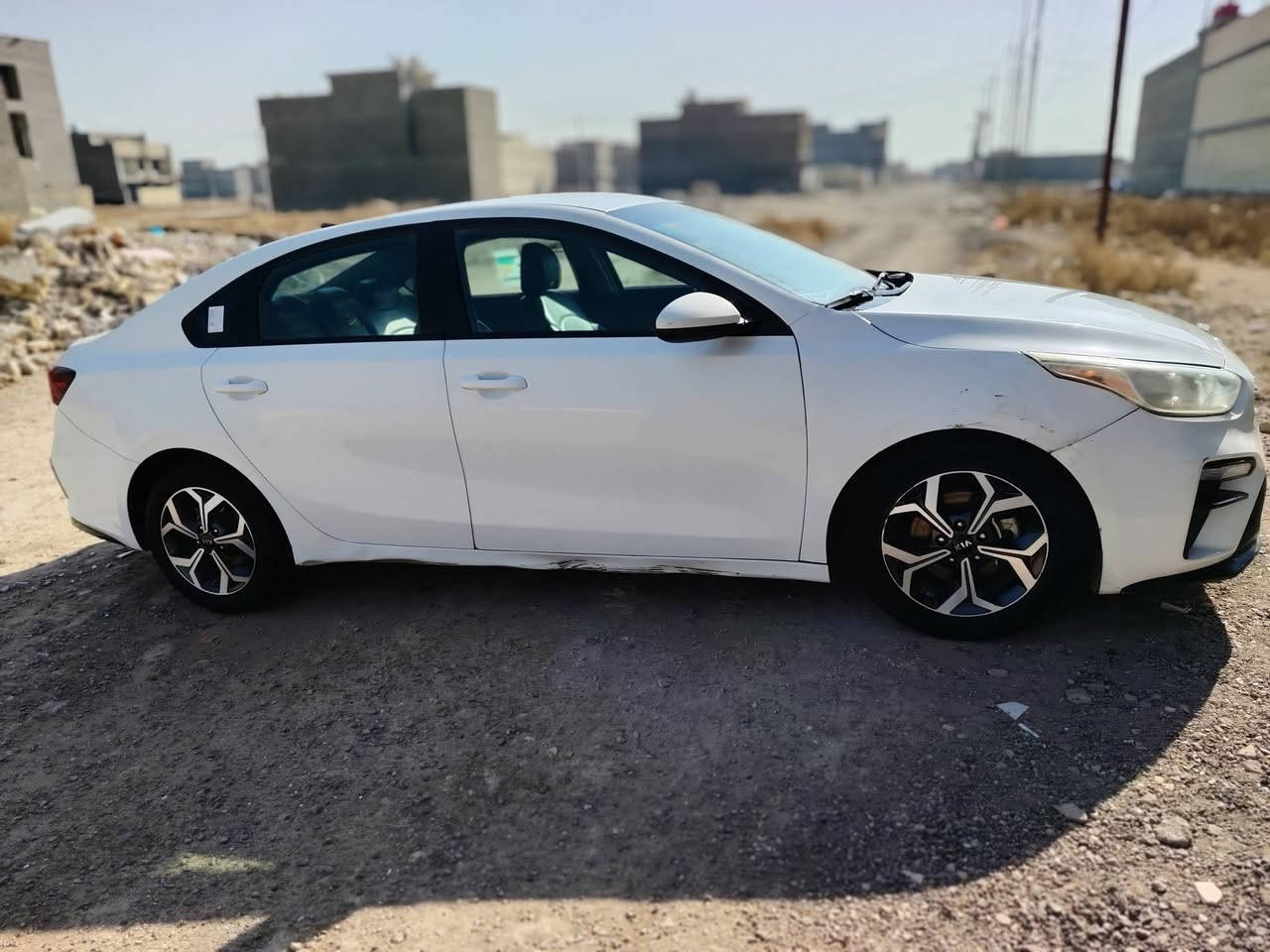 سياره فورتي 21 امريكي
ماشيه 95 مايل
حادث موضح بالسونار 
بيهه بارد بالحاملغ الخلفي على كد شبر 
سياره بيهه راجز ومبدل كازكيت 
الكير فقط مبدل جنبه لاغير 
السعر 132
العنوان بغداد الغزالية
***********
