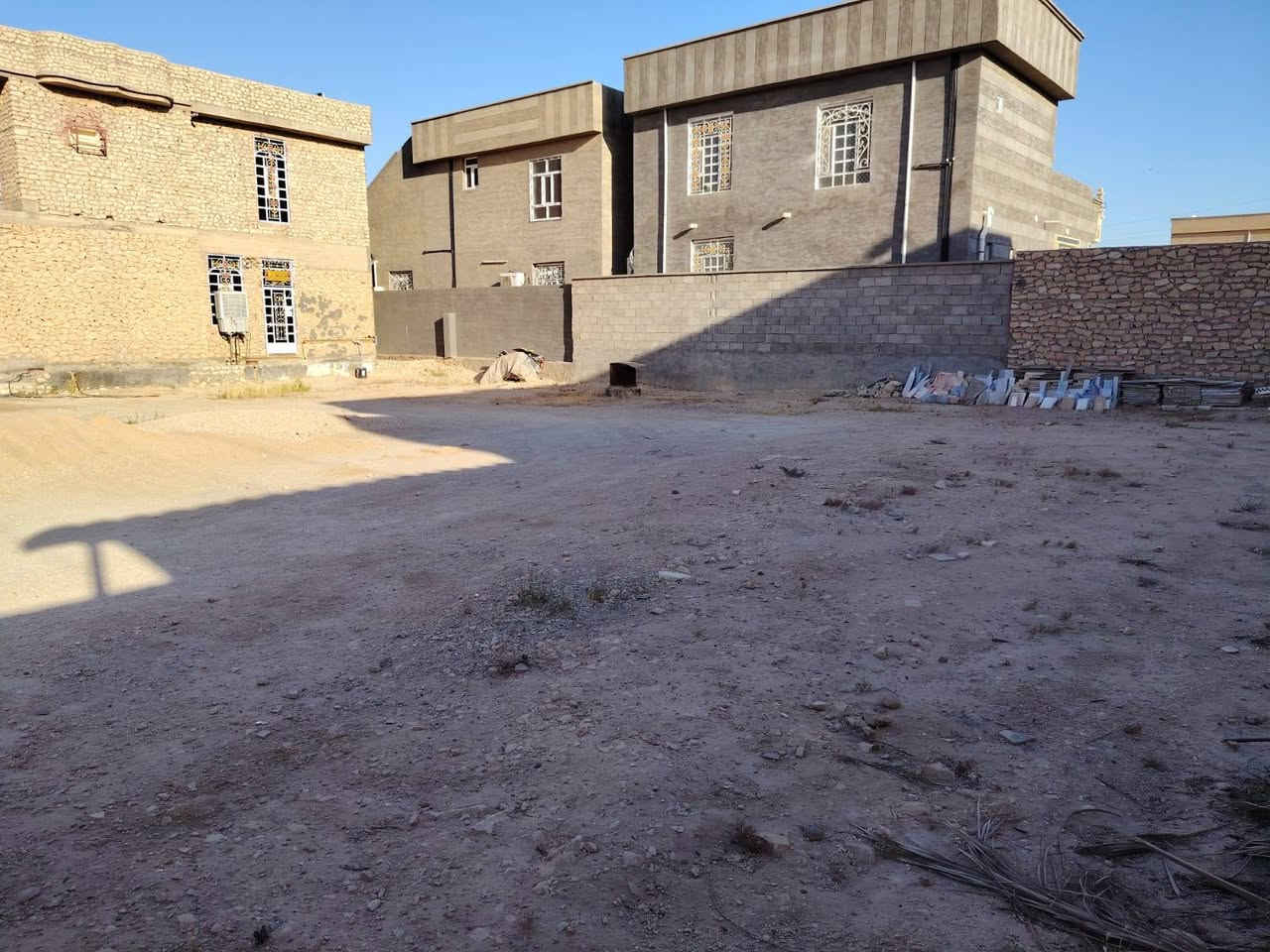 السلام عليكم 
للبيع قطعة أرض طابو صرف في حديثة حي المعلمين قرب مدرسة المعرفة ومجمع الدوائر الحكومة 
مساحة 440 متر
السعر خاص
عنوان المكتب/ الأنبار/ حديثة/ حي العسكري/ مقابل أسواق علي نصيف للاستفسار الاتصال على الرقم 
***********

